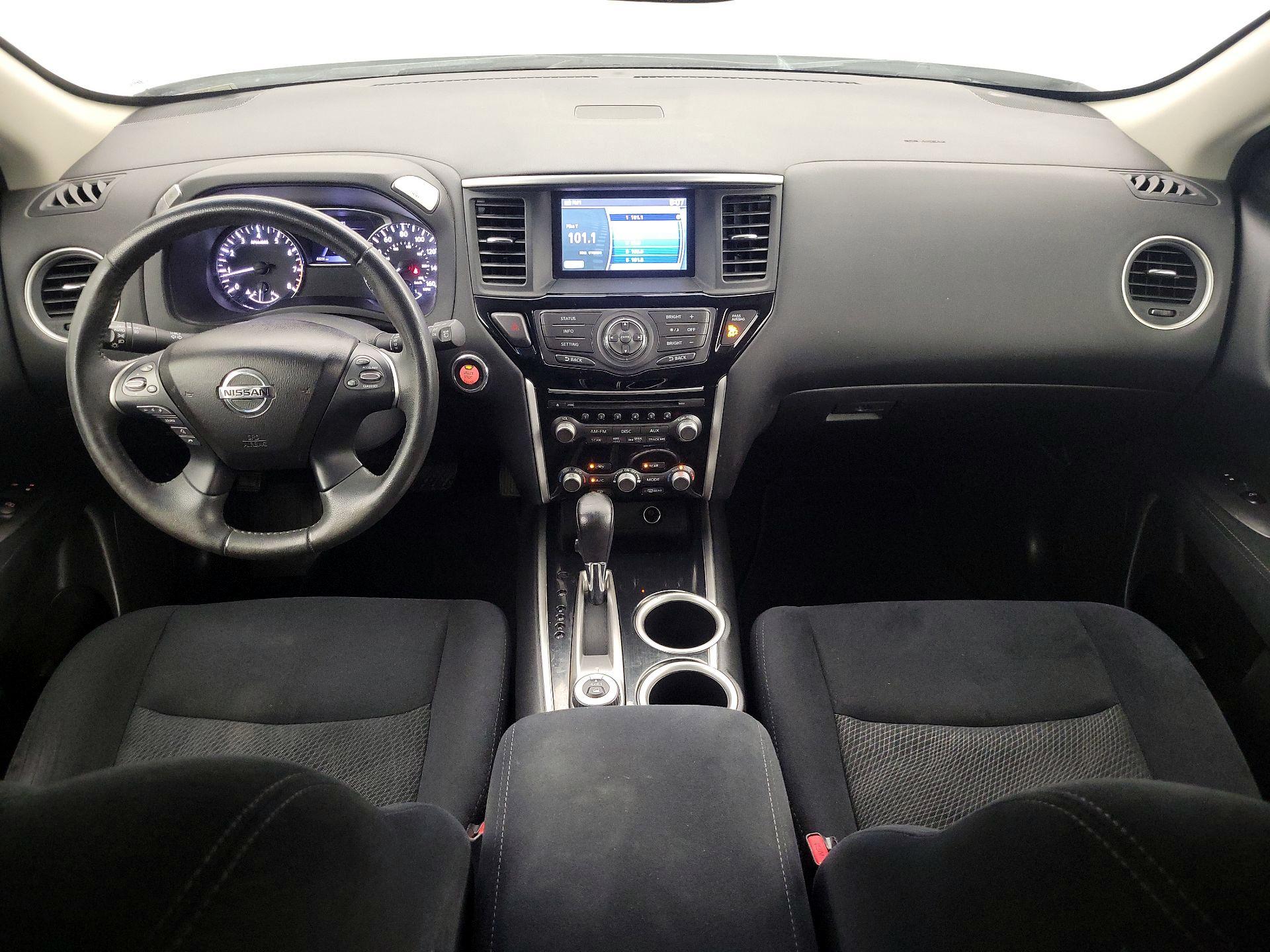 Thumbnail: 2016 Nissan Pathfinder - 9