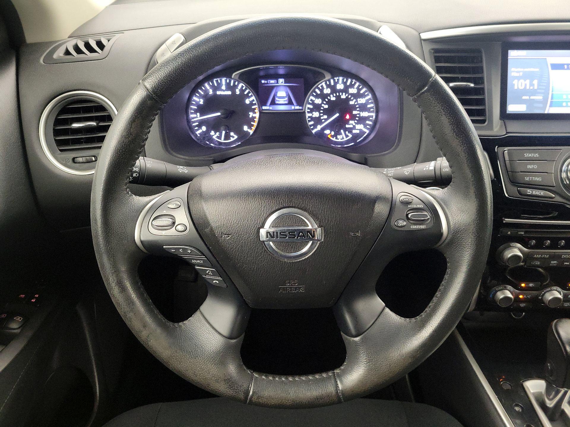 Thumbnail: 2016 Nissan Pathfinder - 10
