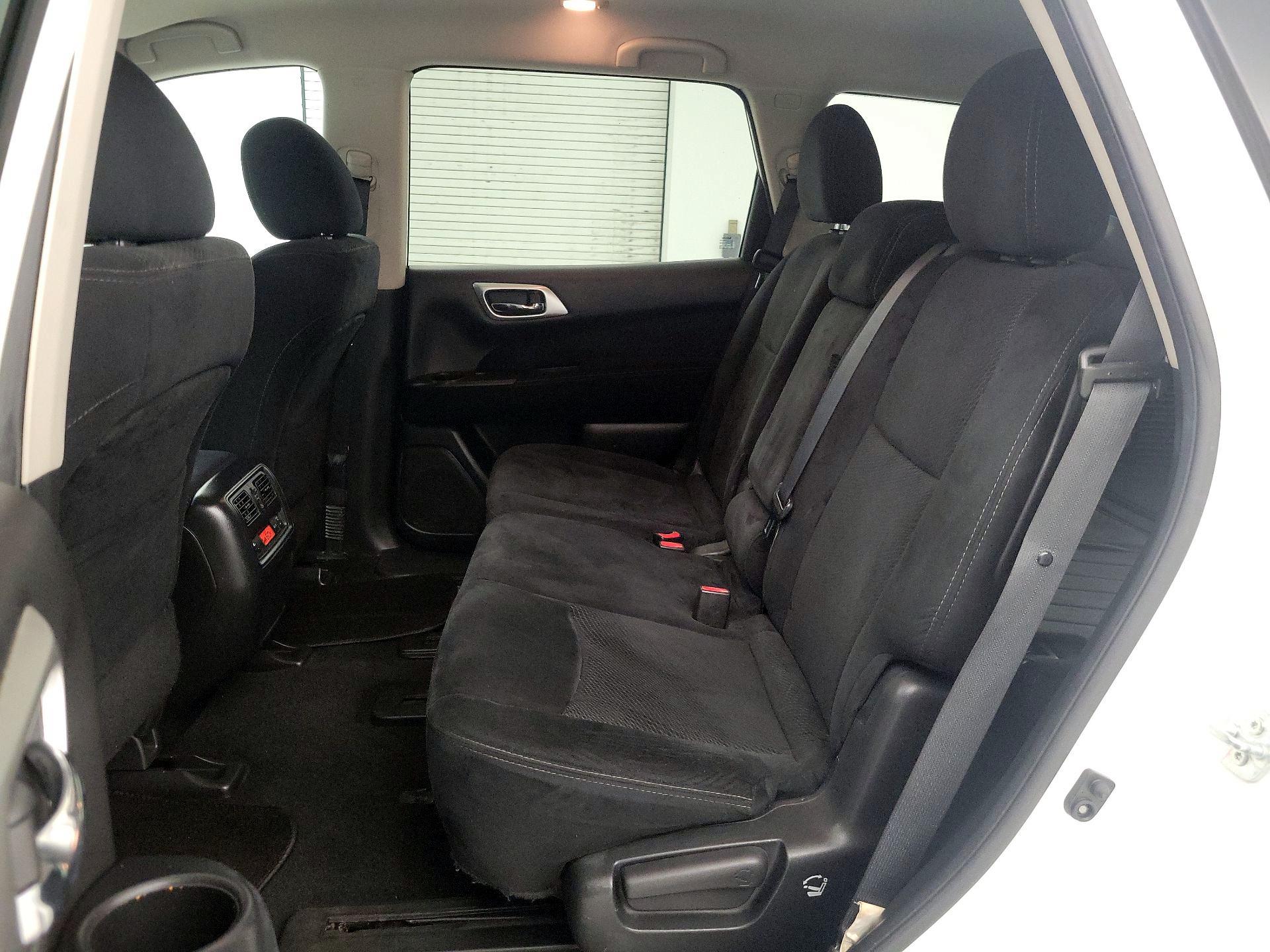Thumbnail: 2016 Nissan Pathfinder - 18