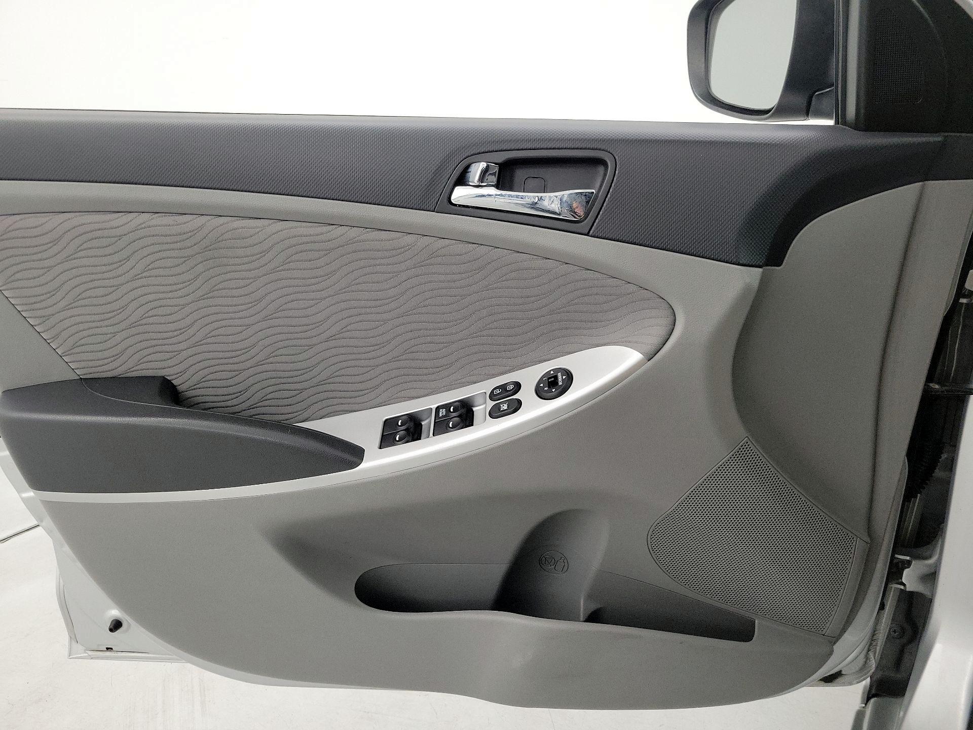 Thumbnail: 2013 Hyundai Accent - 12