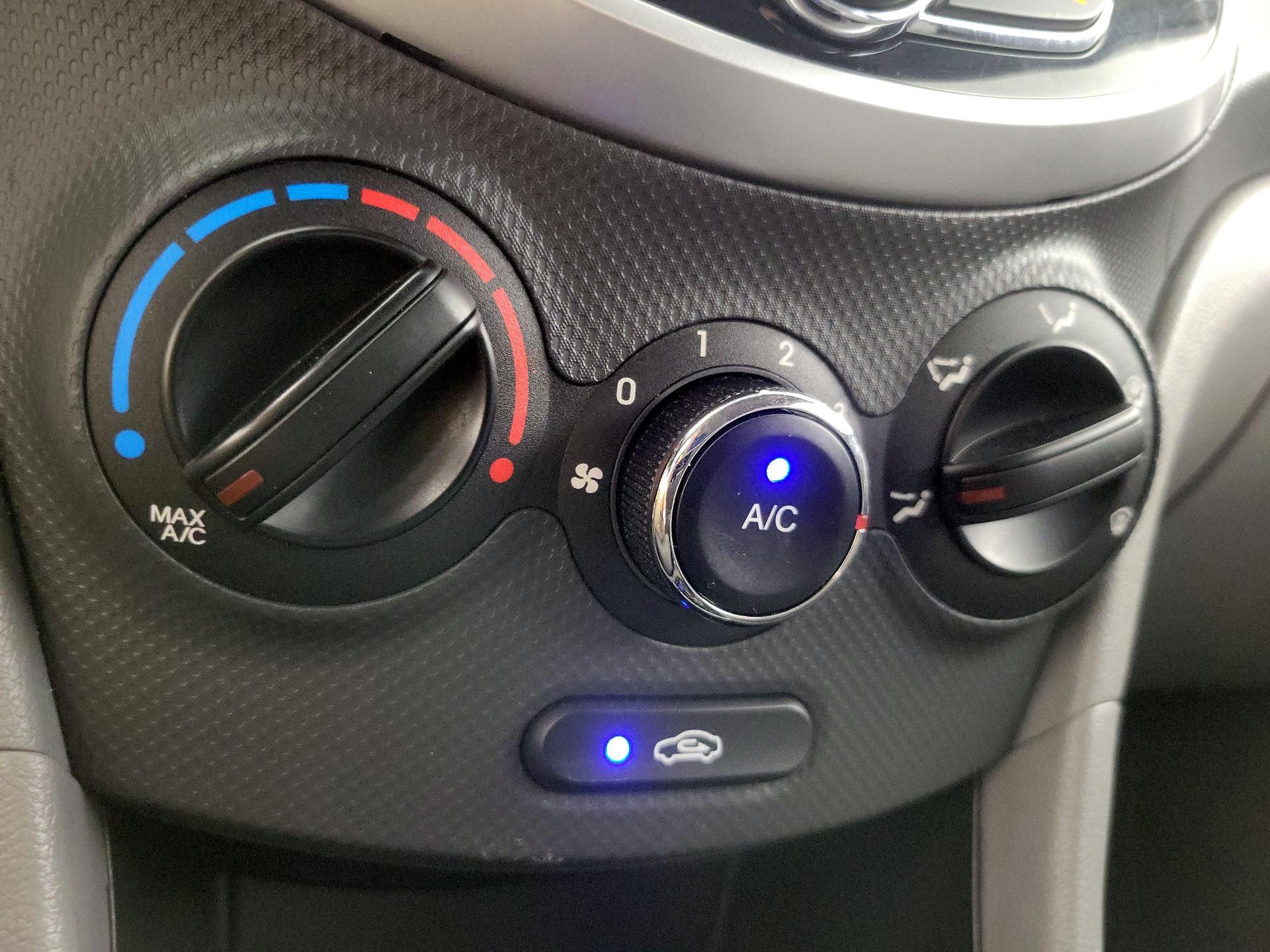 Thumbnail: 2013 Hyundai Accent - 15