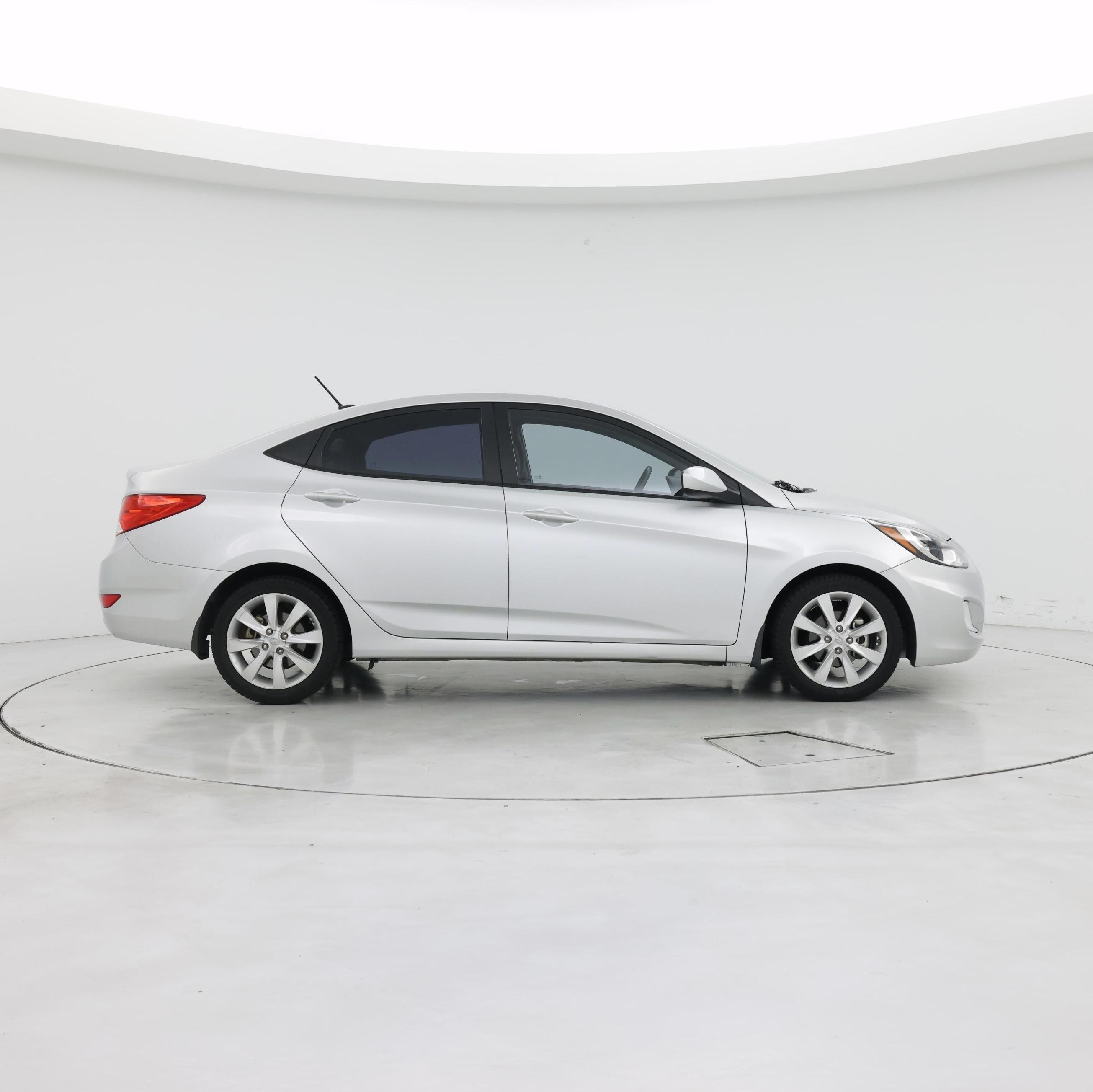 Thumbnail: 2013 Hyundai Accent - 7