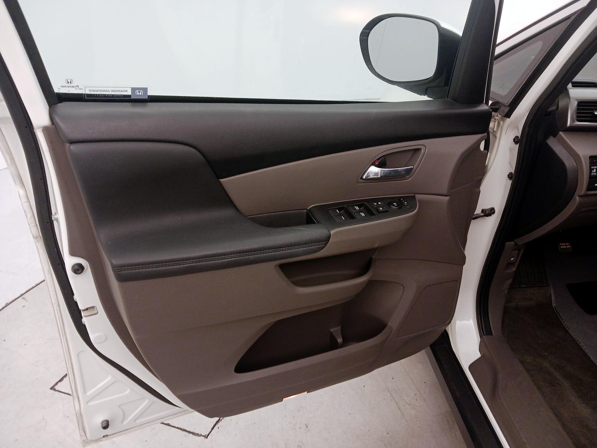 Thumbnail: 2016 Honda Odyssey - 12