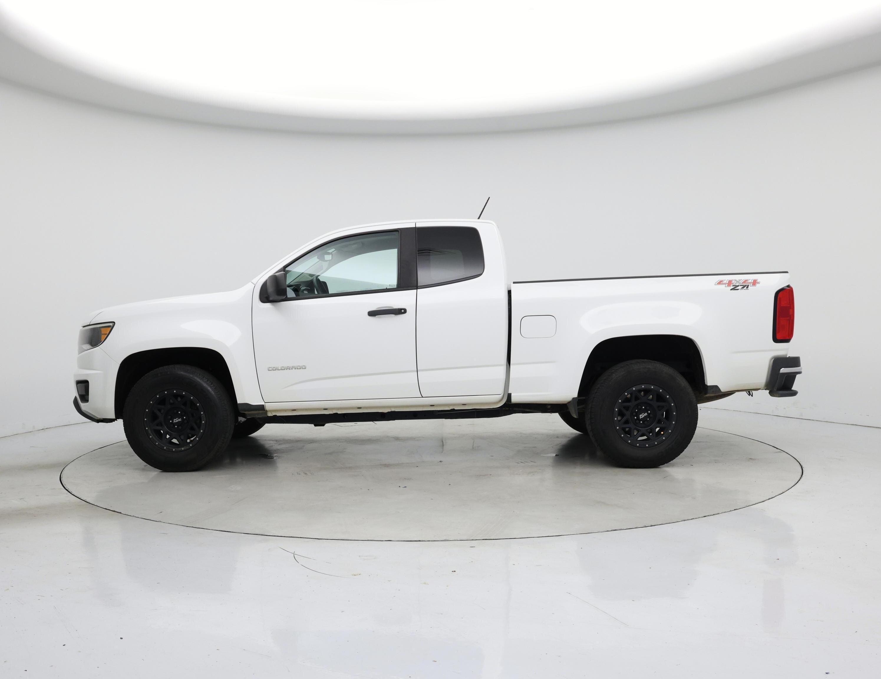 Thumbnail: 2019 Chevrolet Colorado - 3