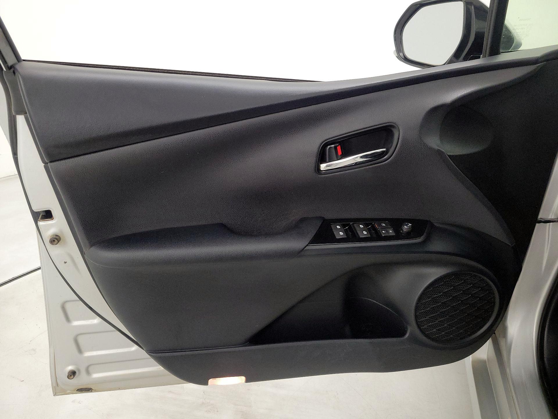 Thumbnail: 2017 Toyota Prius - 12