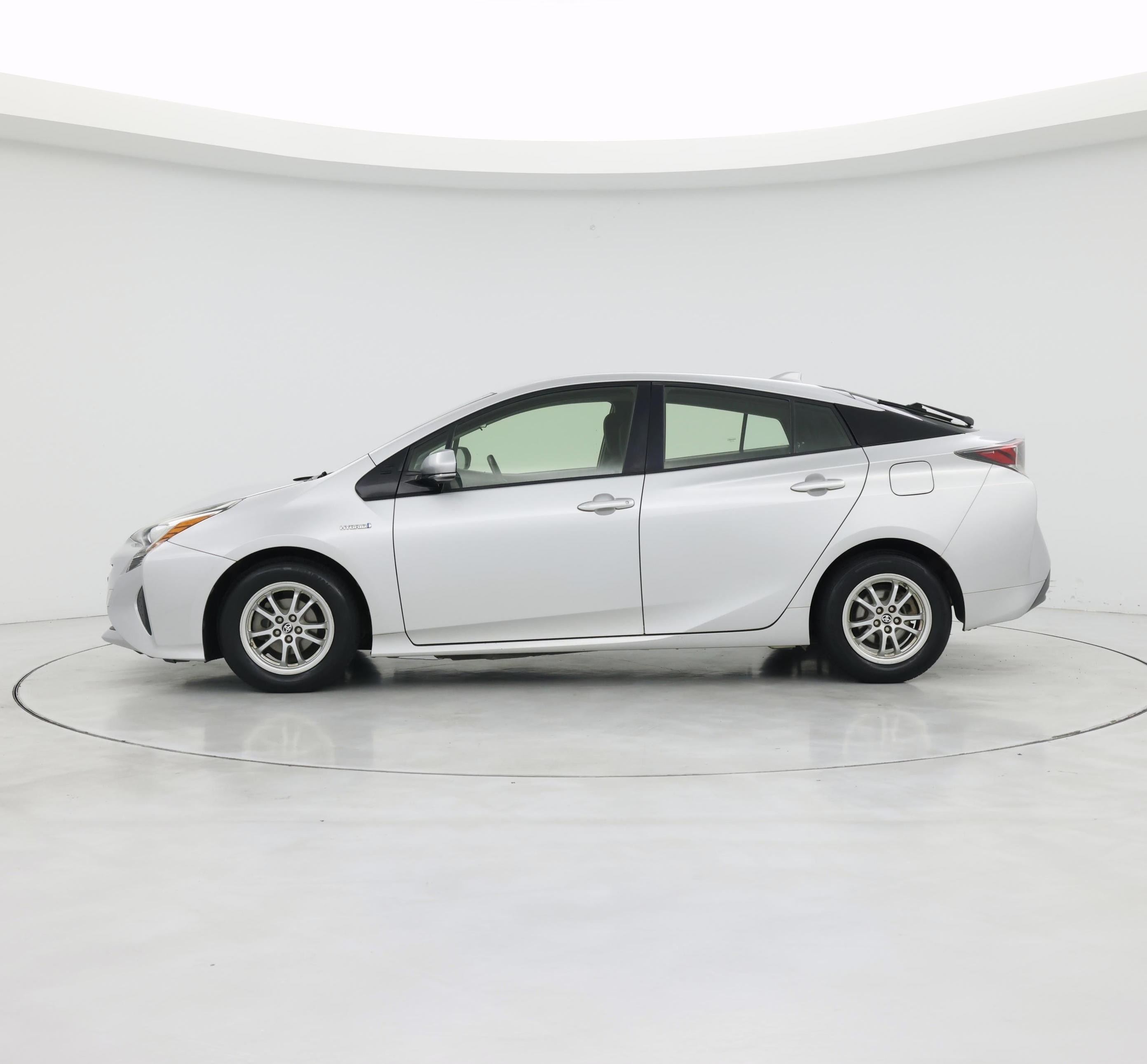 Thumbnail: 2017 Toyota Prius - 3