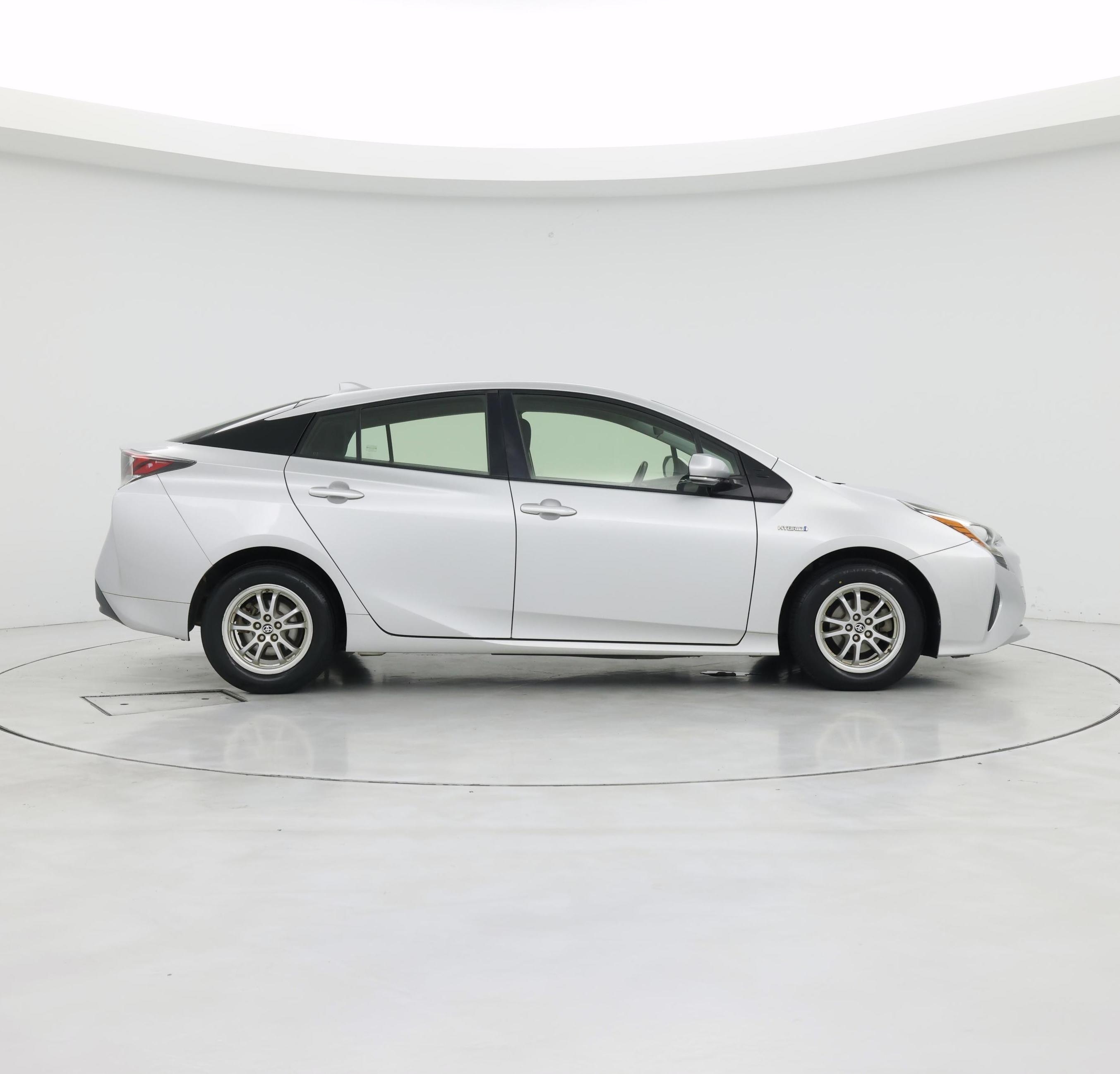 Thumbnail: 2017 Toyota Prius - 7