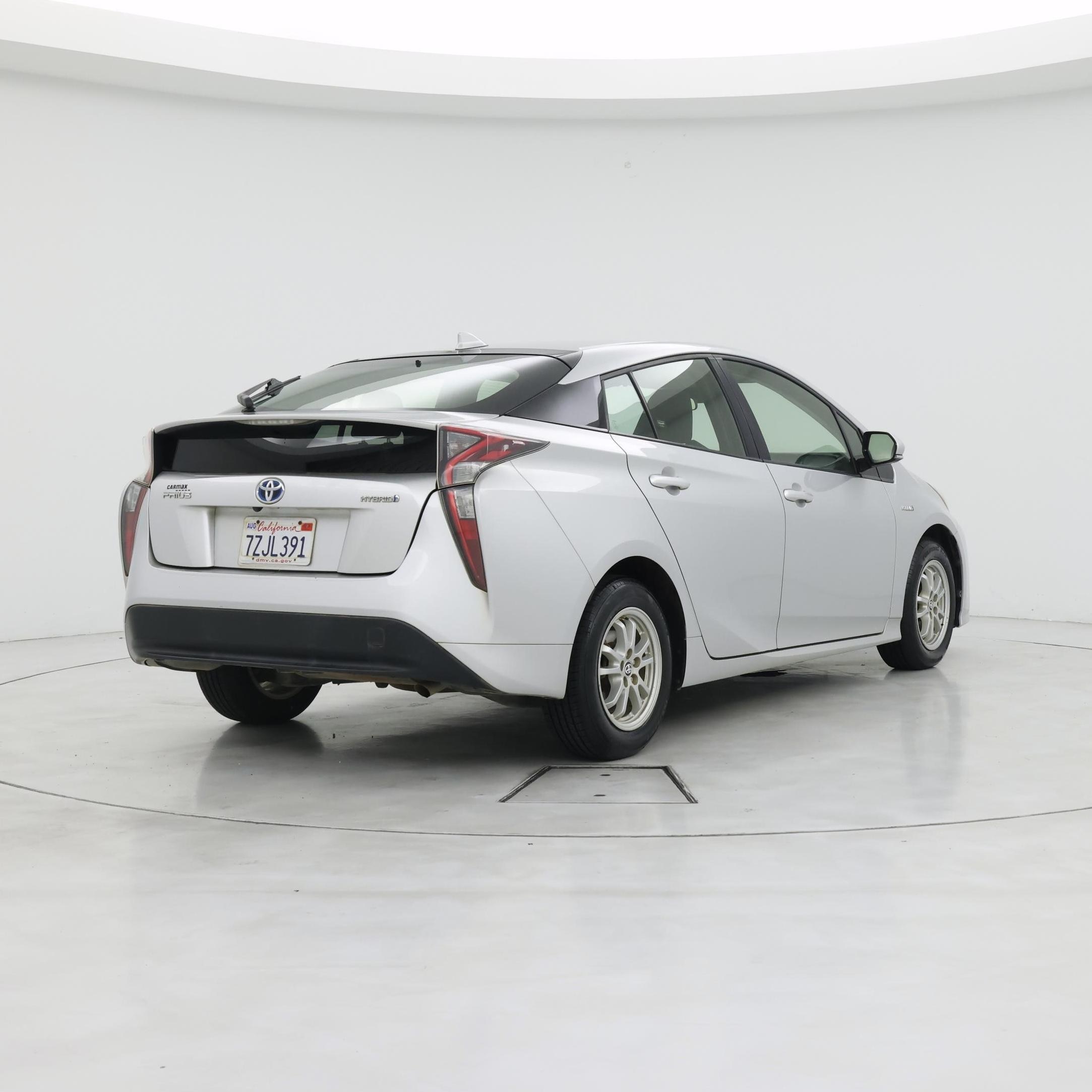 Thumbnail: 2017 Toyota Prius - 8