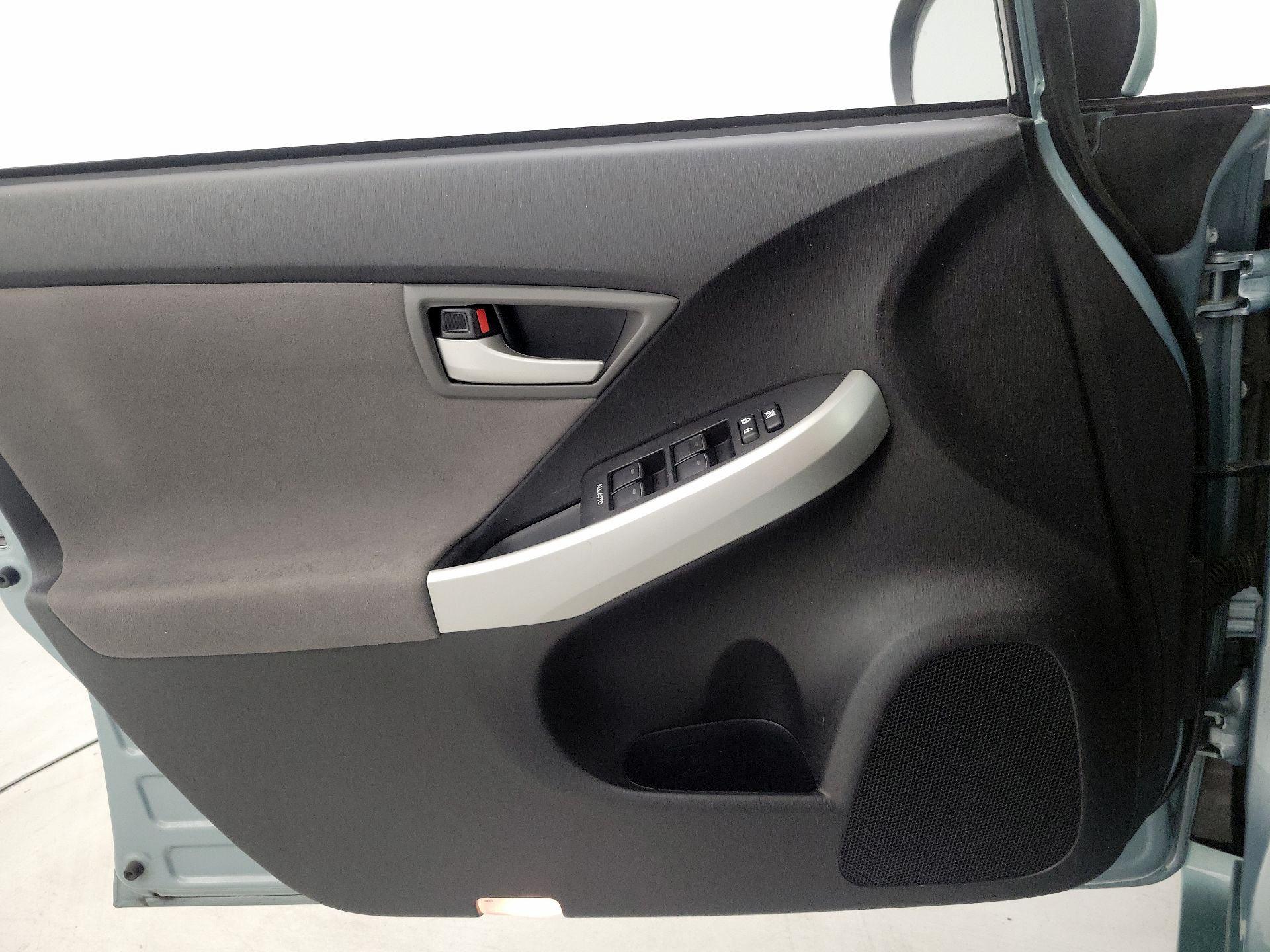 Thumbnail: 2015 Toyota Prius - 12