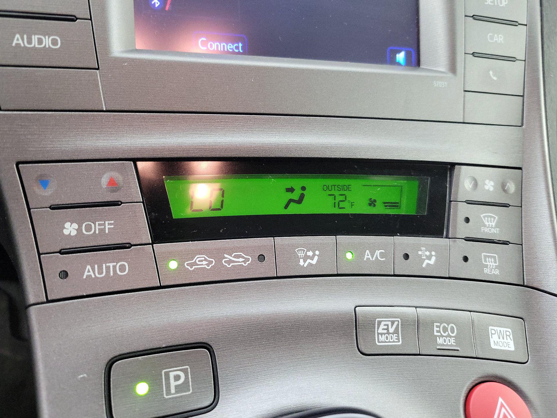 Thumbnail: 2015 Toyota Prius - 16