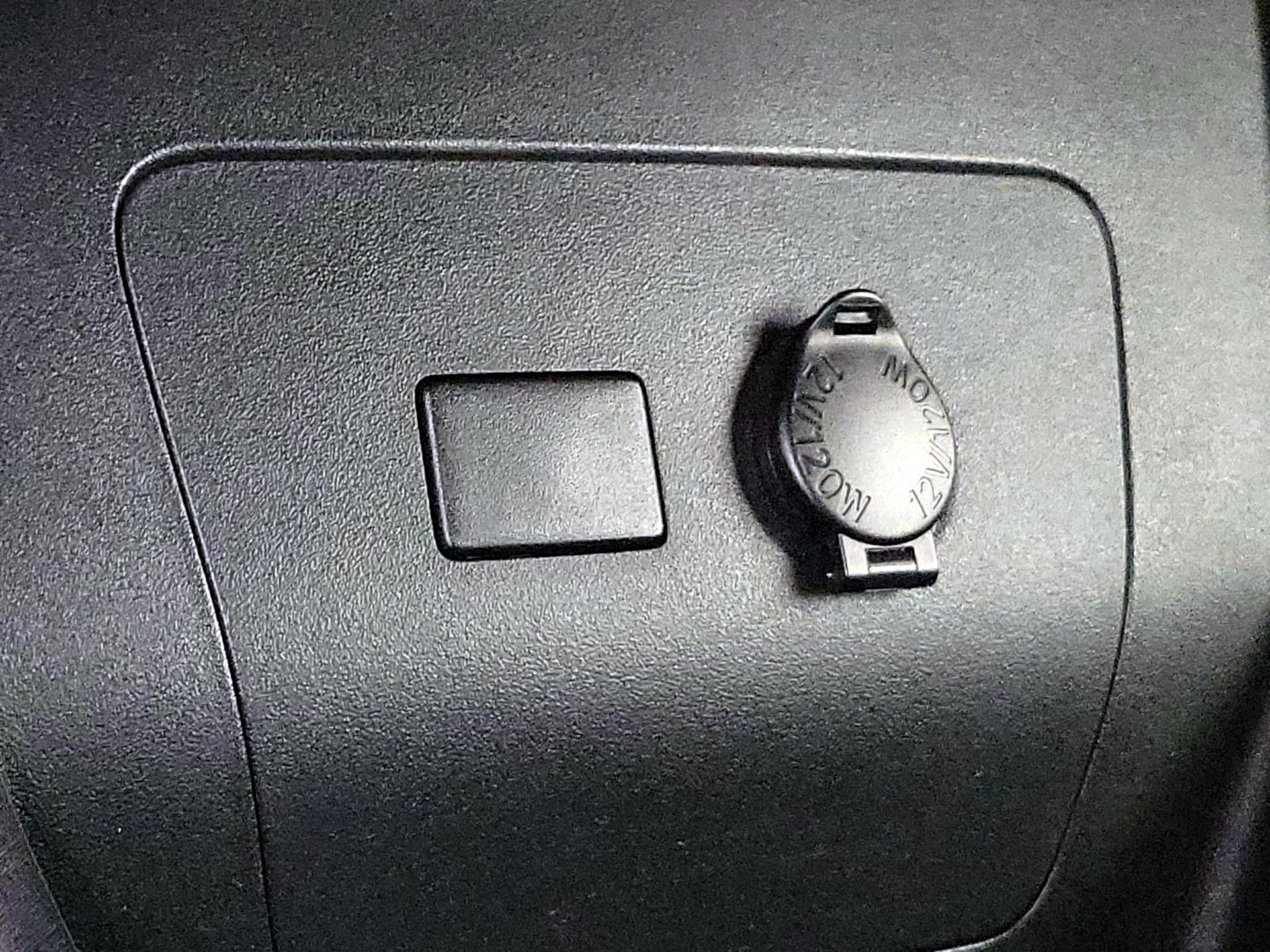 Thumbnail: 2015 Toyota Prius - 18