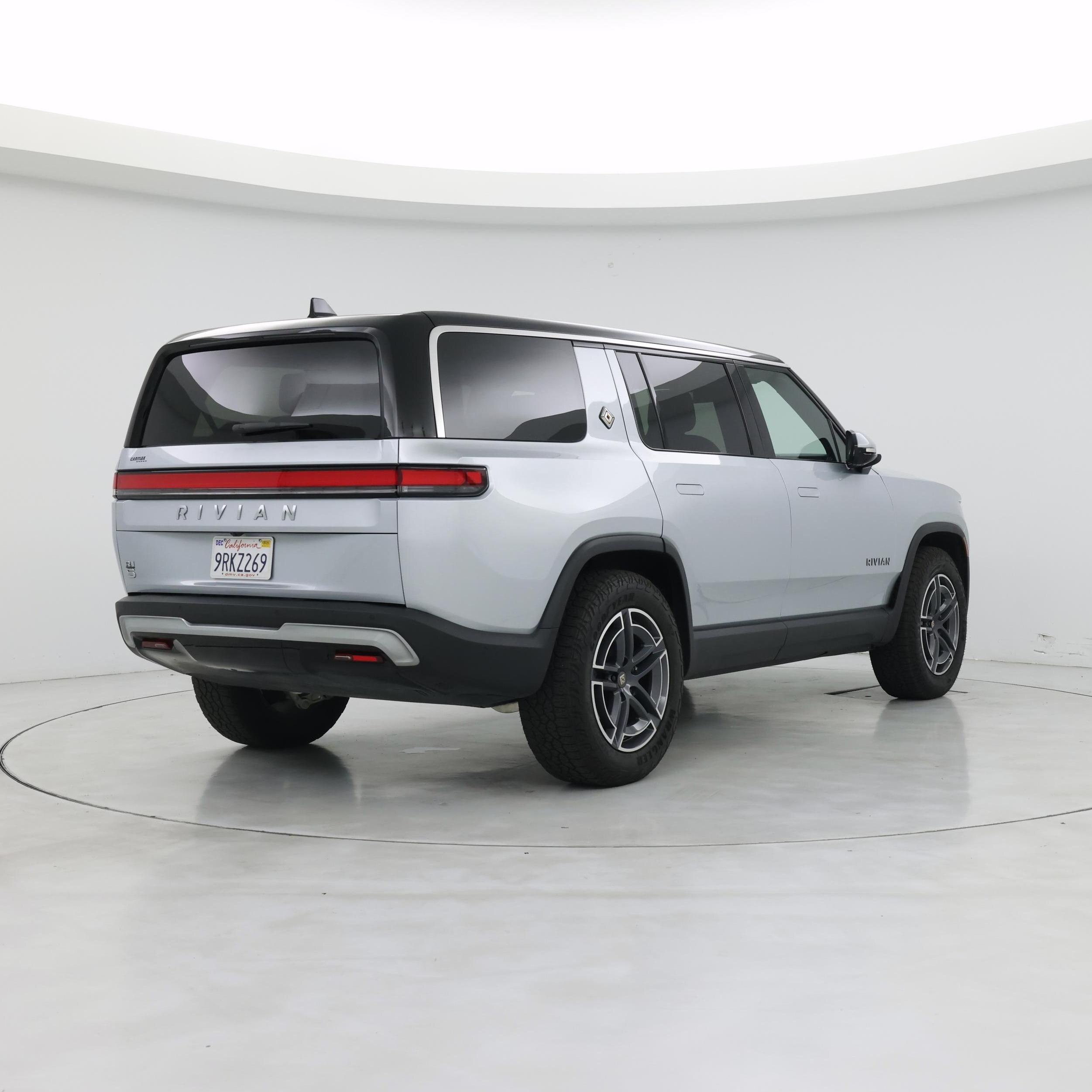Thumbnail: 2025 Rivian R1S - 8