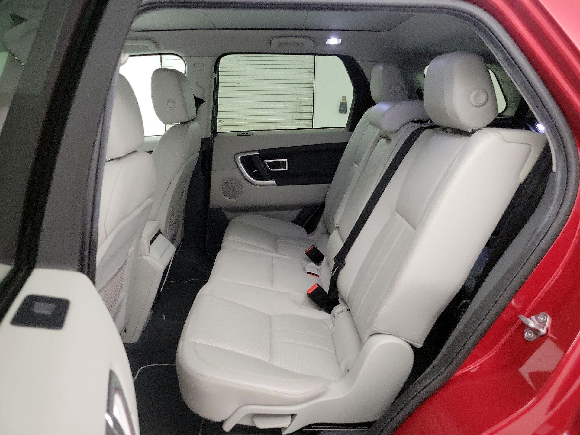 Thumbnail: 2017 Land Rover Discovery Sport - 17