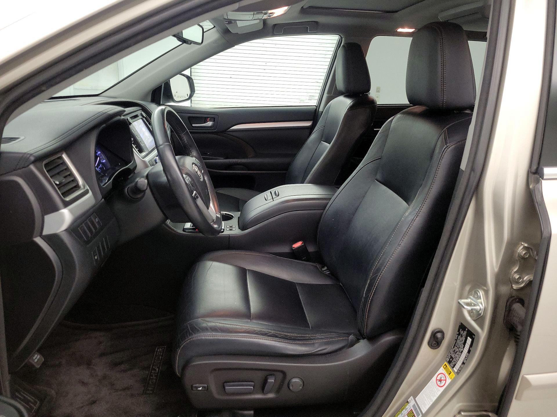 Thumbnail: 2014 Toyota Highlander - 11