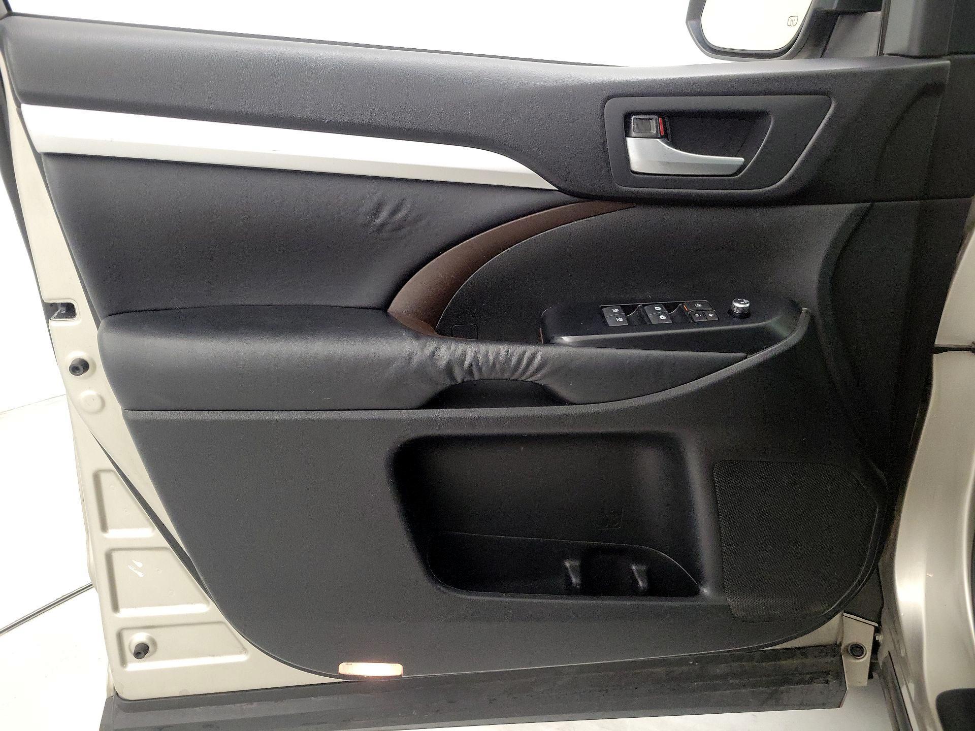 Thumbnail: 2014 Toyota Highlander - 12