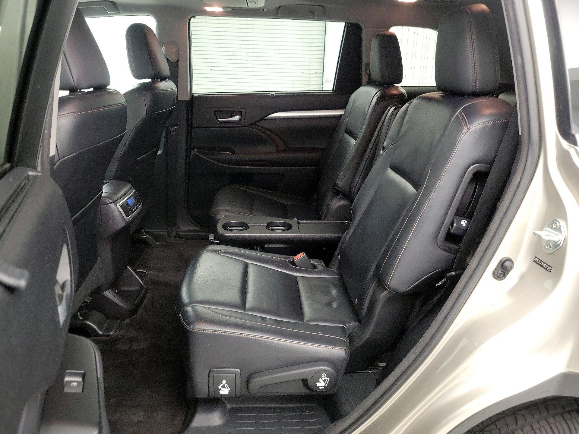 Thumbnail: 2014 Toyota Highlander - 18