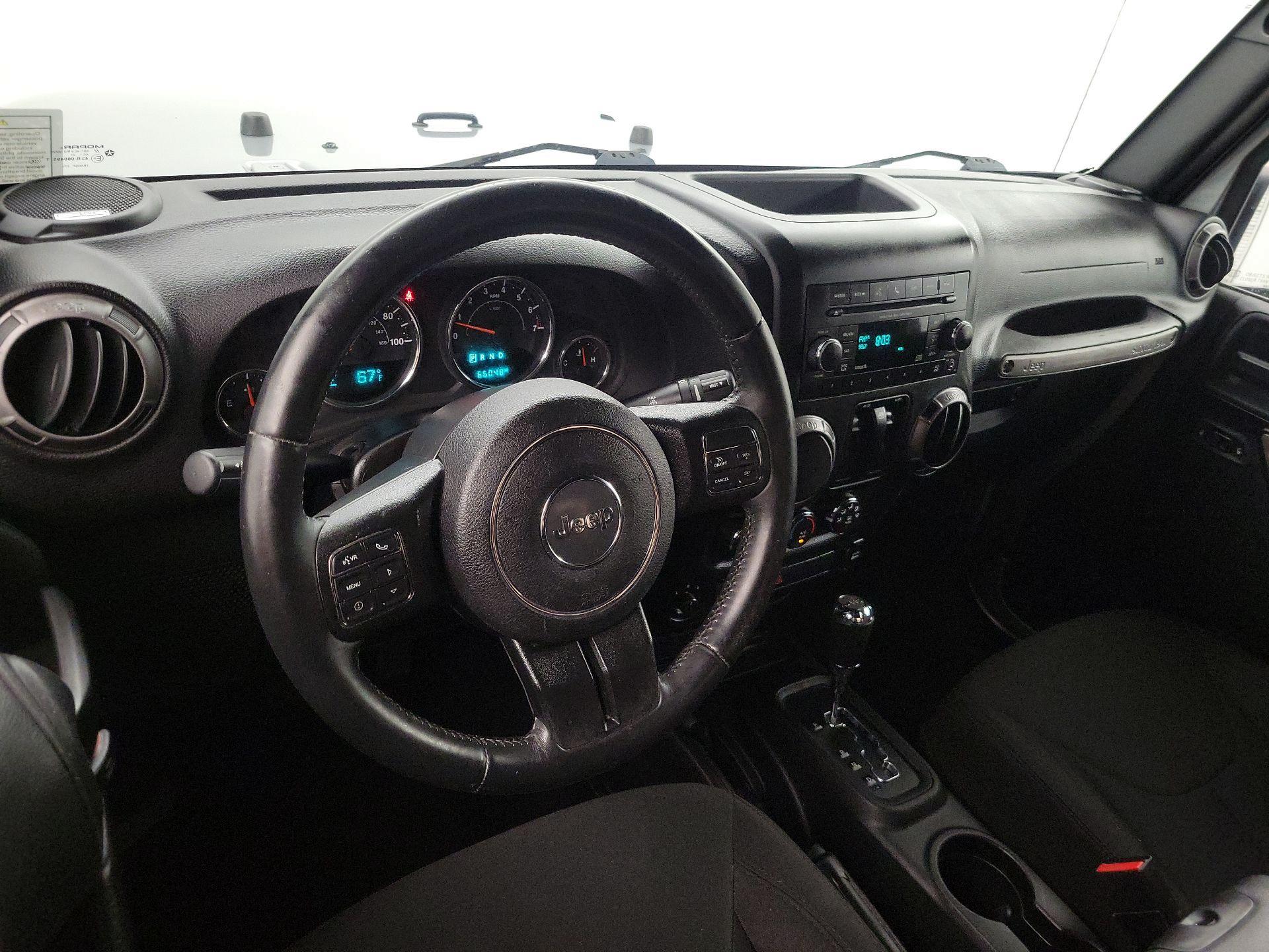 Thumbnail: 2015 Jeep Wrangler - 9