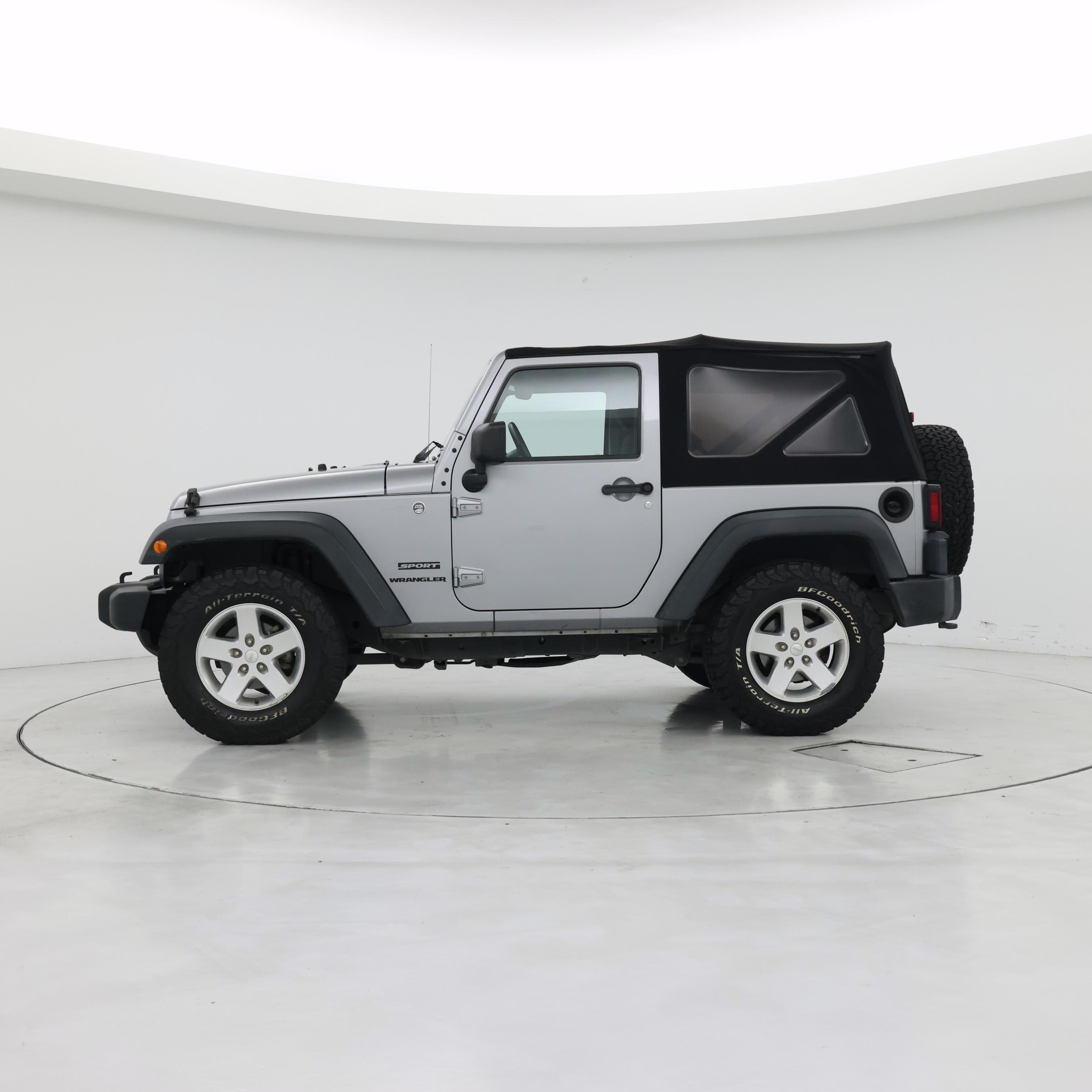 Thumbnail: 2015 Jeep Wrangler - 3
