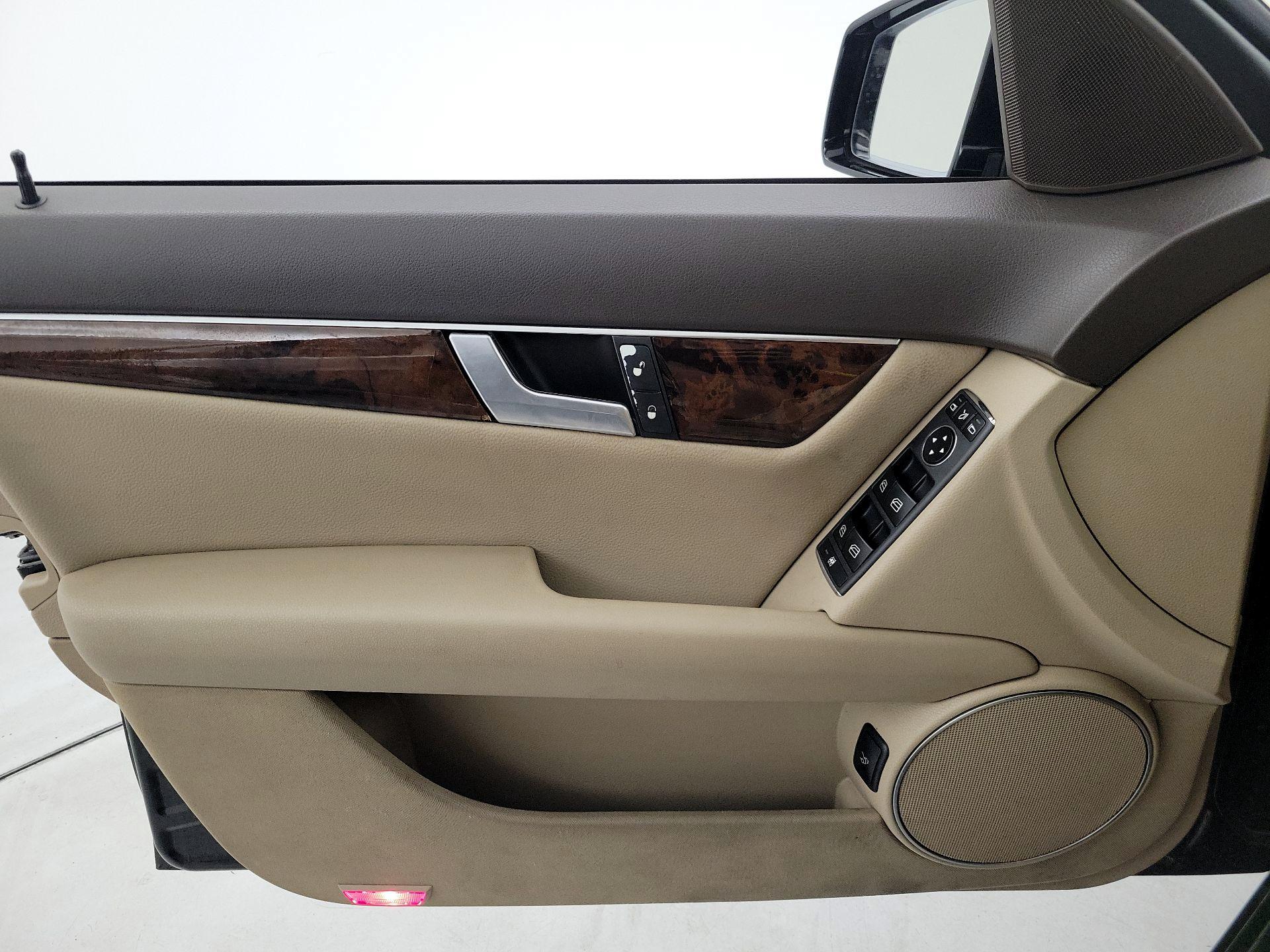 Thumbnail: 2014 Mercedes-Benz C-Class - 12