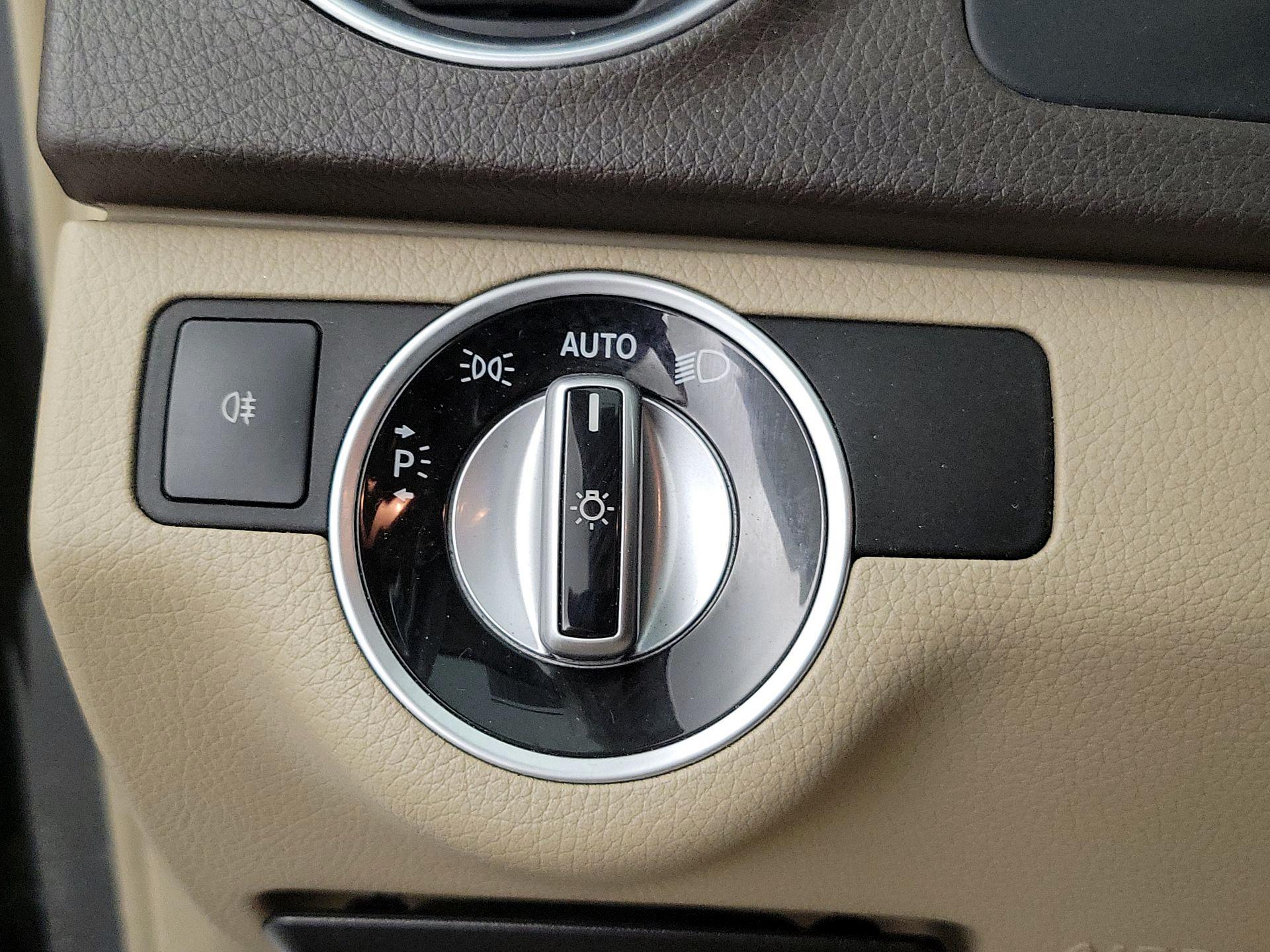 Thumbnail: 2014 Mercedes-Benz C-Class - 13