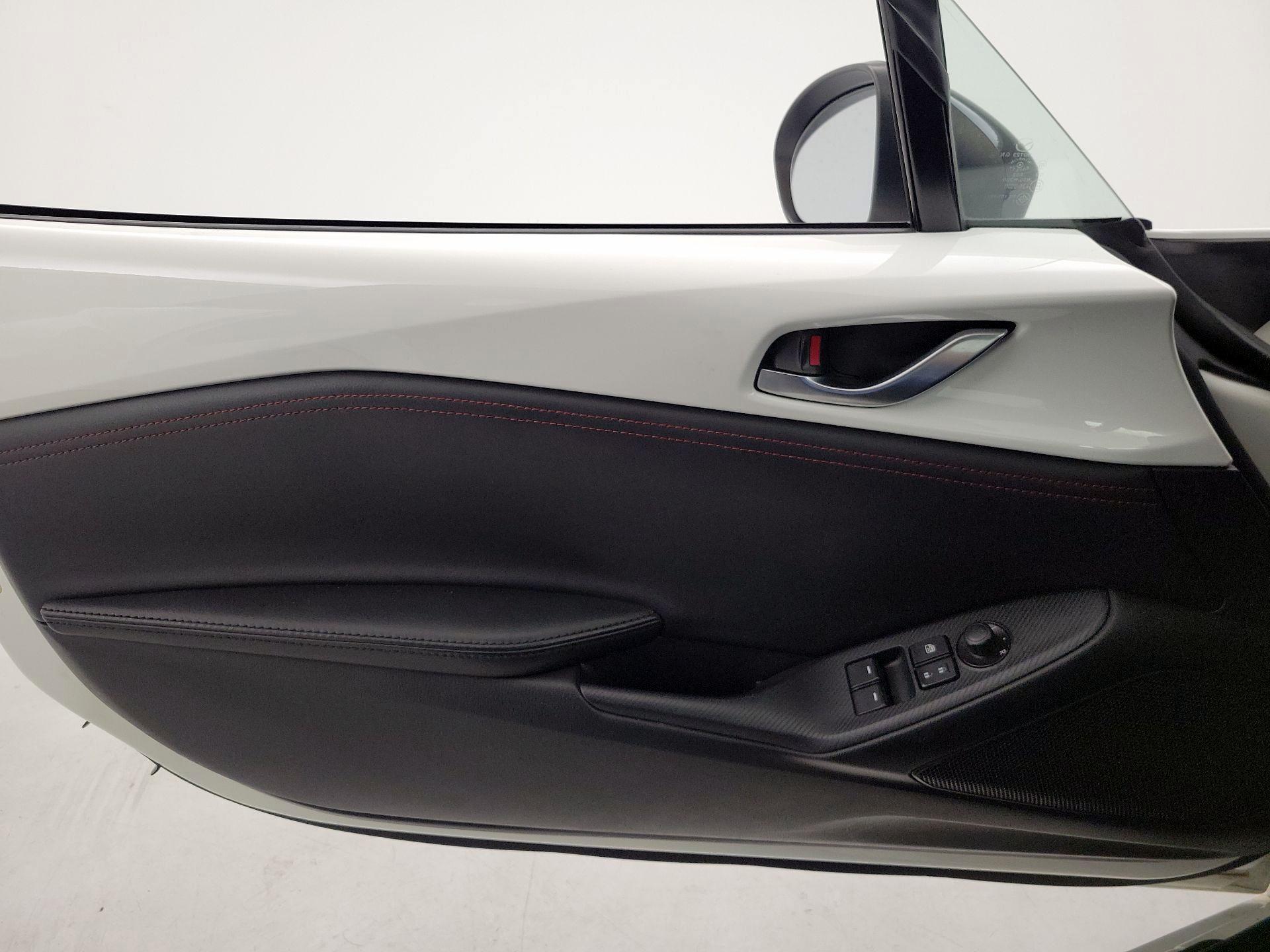 Thumbnail: 2016 Mazda MX-5 Miata - 12