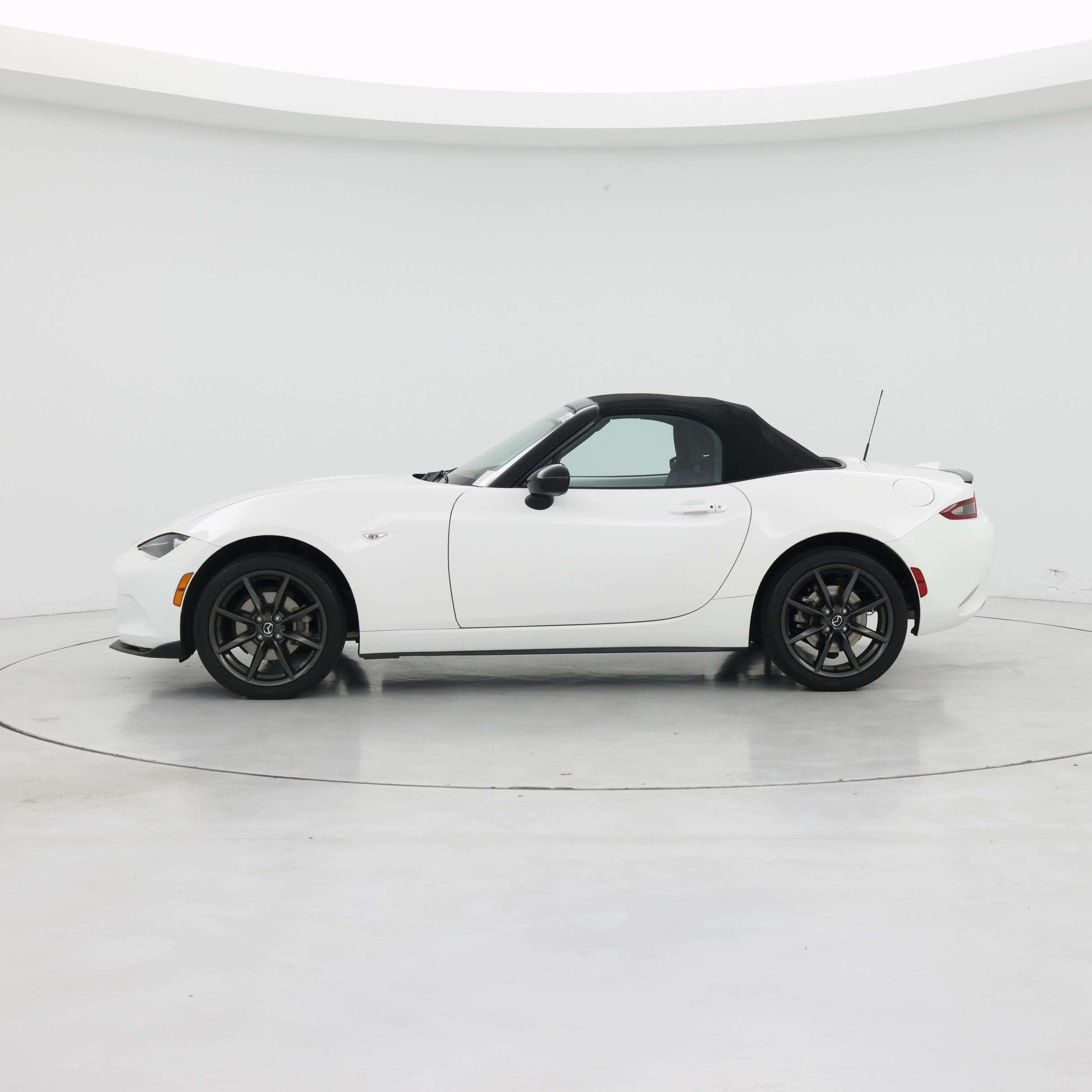 Thumbnail: 2016 Mazda MX-5 Miata - 3