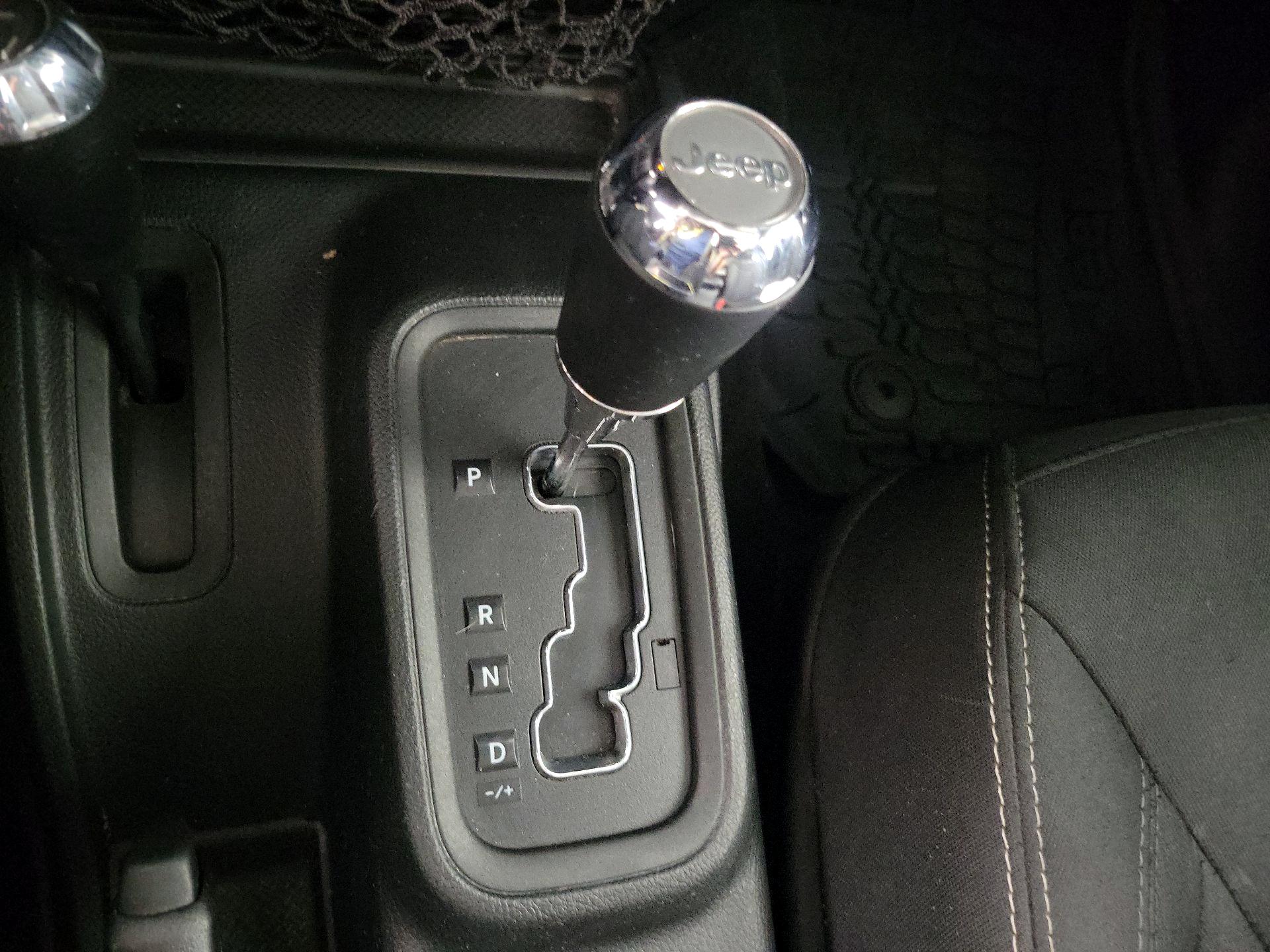 Thumbnail: 2018 Jeep Wrangler - 16