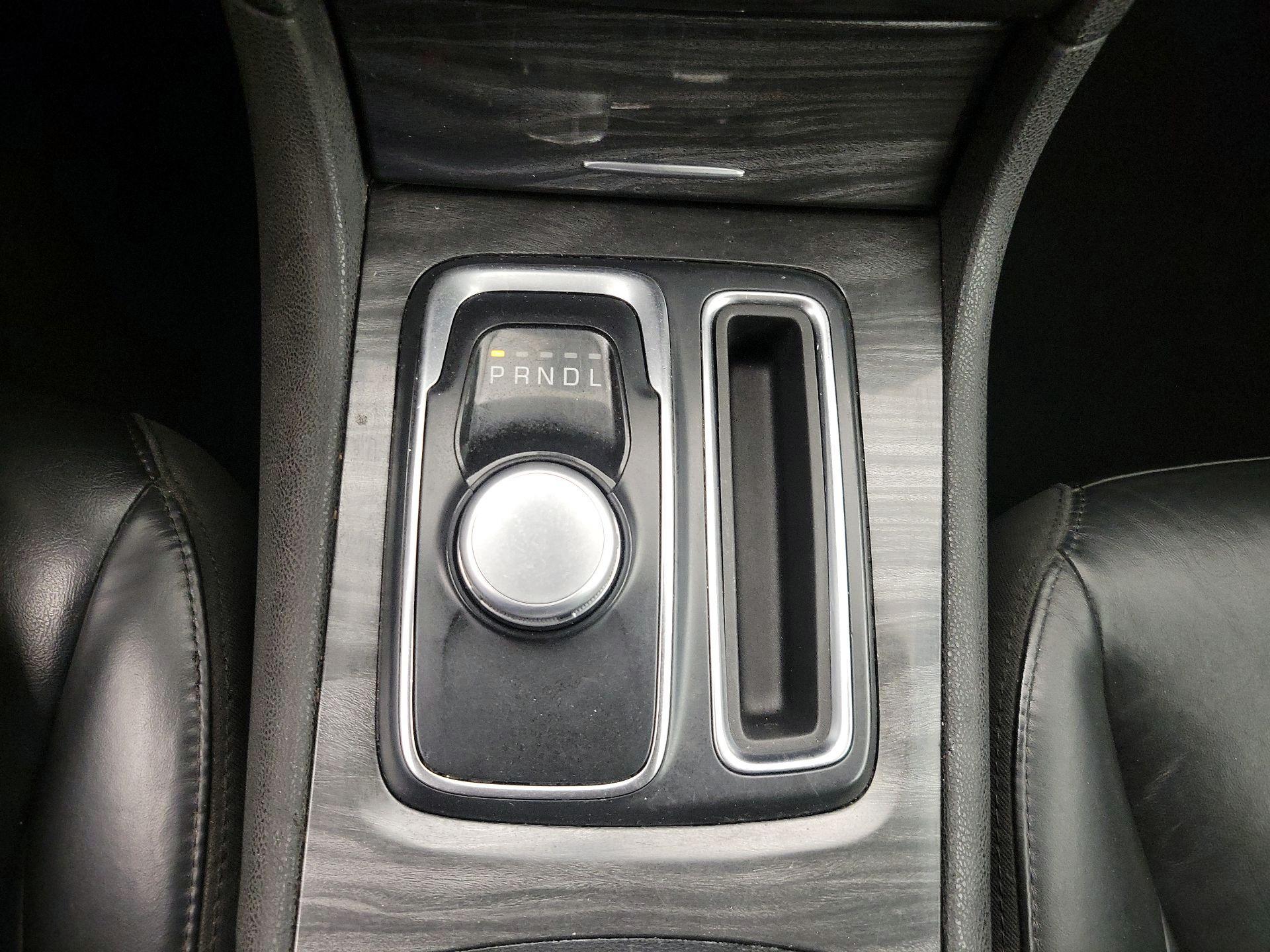 Thumbnail: 2019 Chrysler 300 - 17