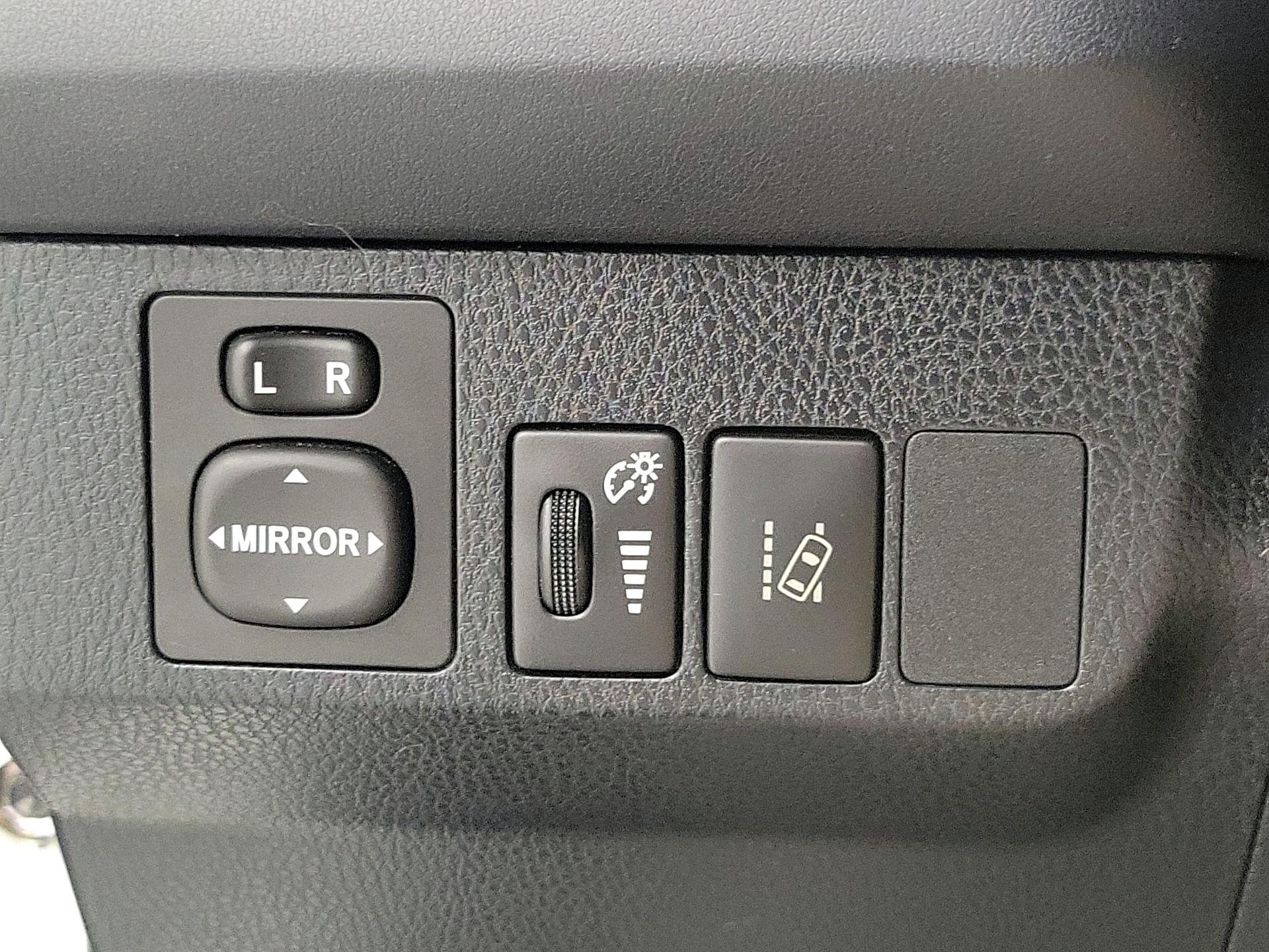 Thumbnail: 2018 Toyota RAV4 - 13