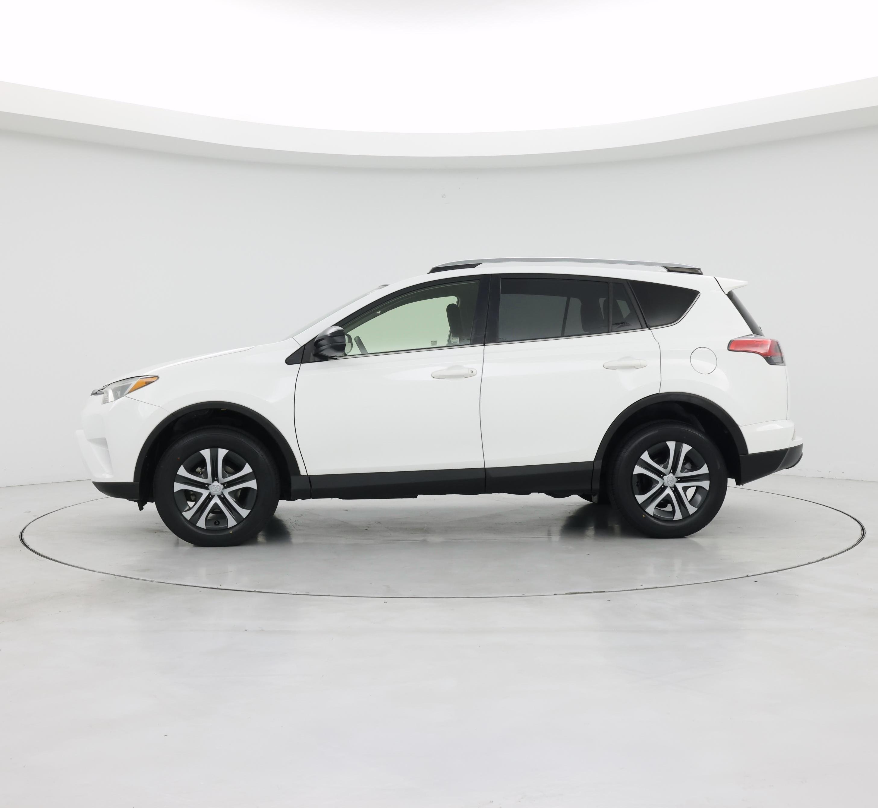 Thumbnail: 2018 Toyota RAV4 - 3
