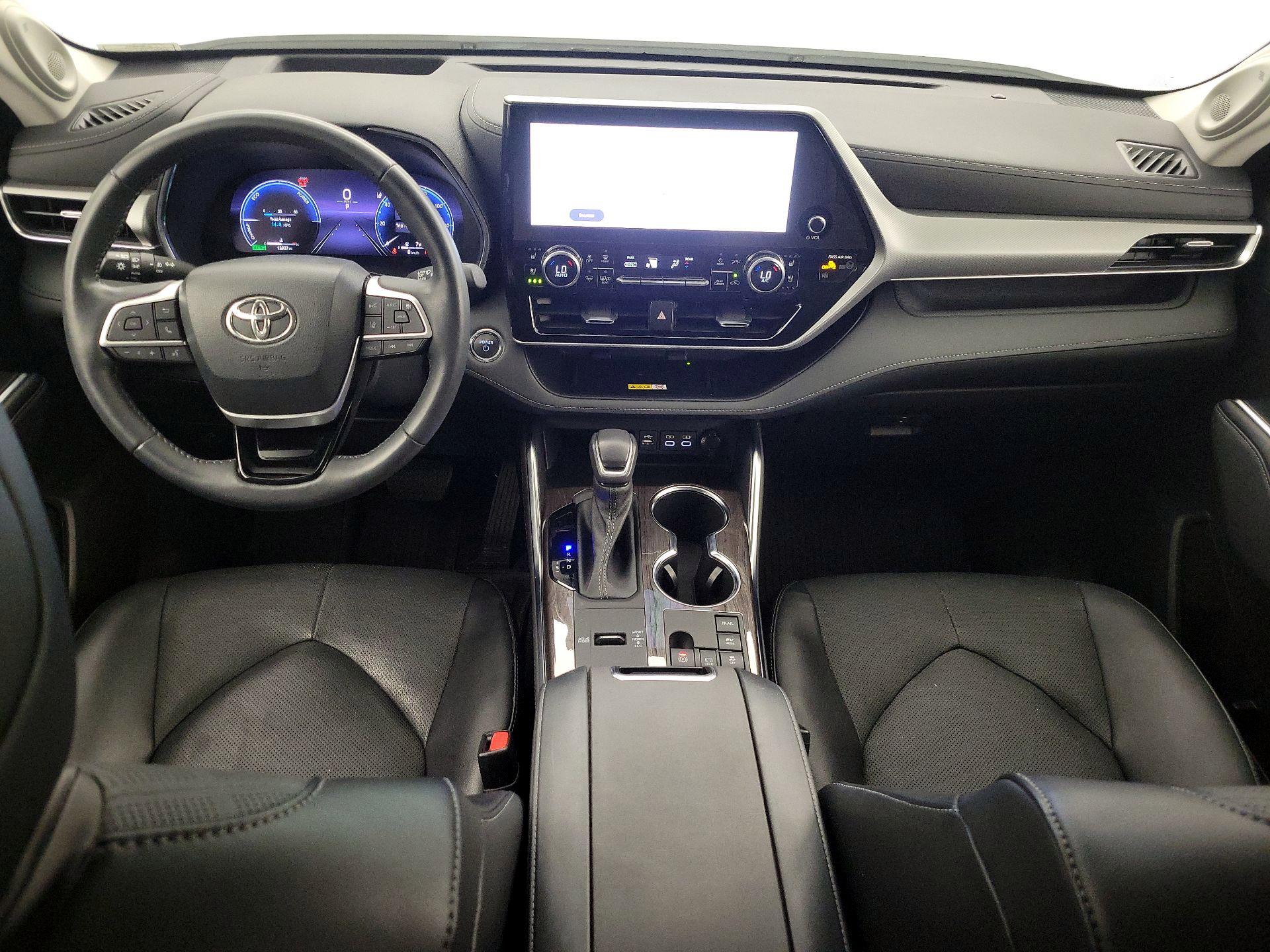 Thumbnail: 2023 Toyota Highlander - 9