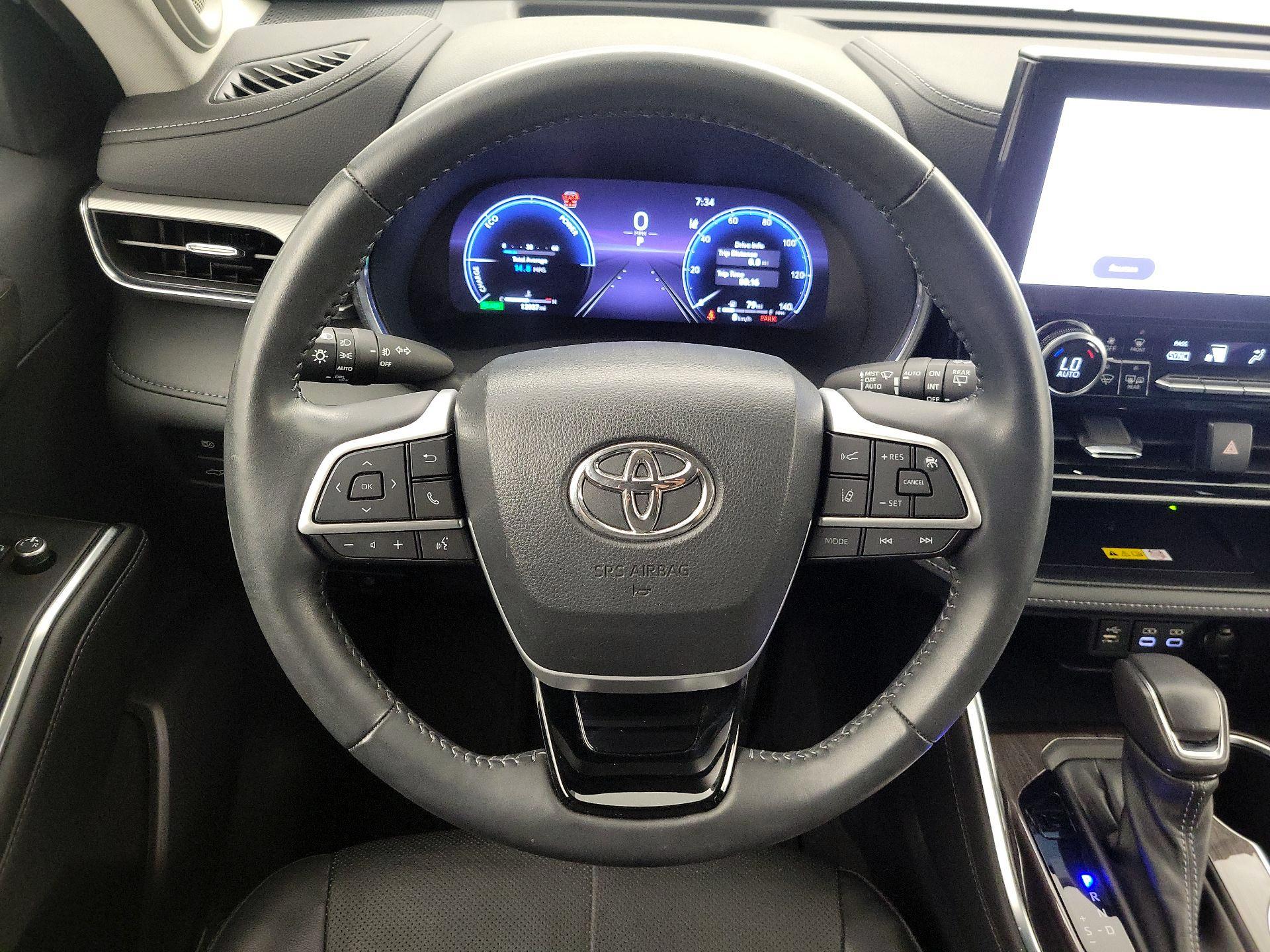 Thumbnail: 2023 Toyota Highlander - 10