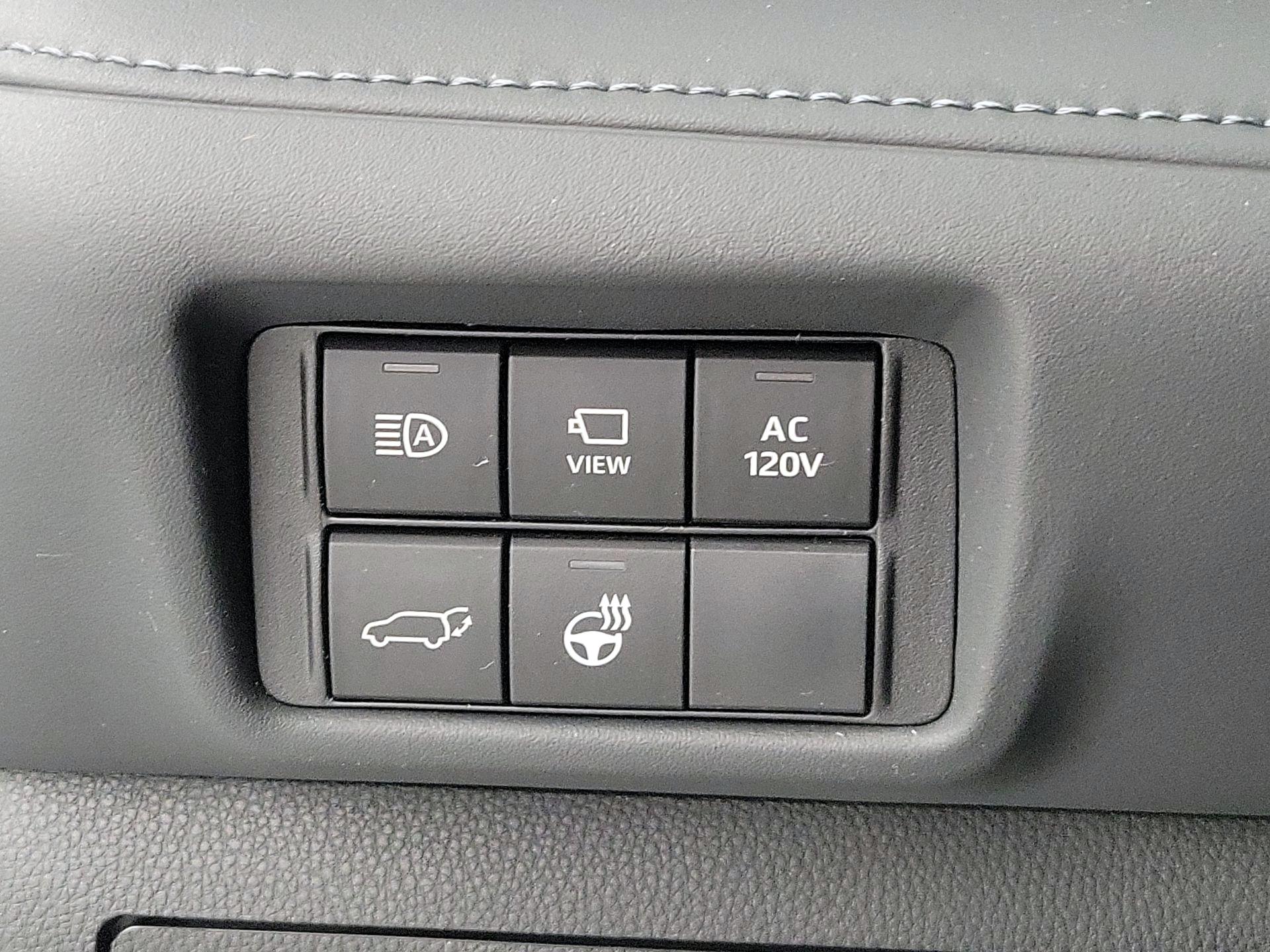 Thumbnail: 2023 Toyota Highlander - 13