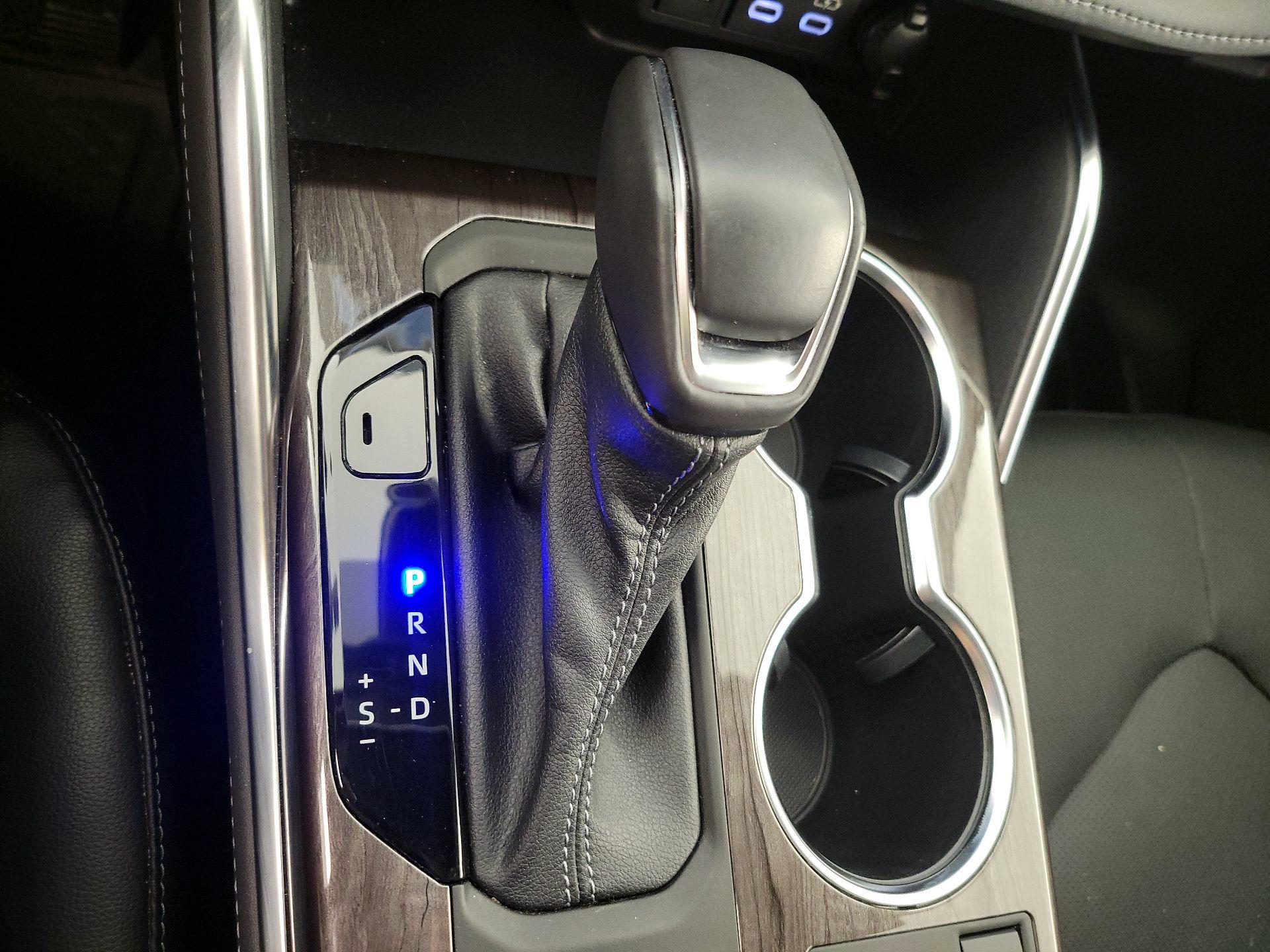Thumbnail: 2023 Toyota Highlander - 17