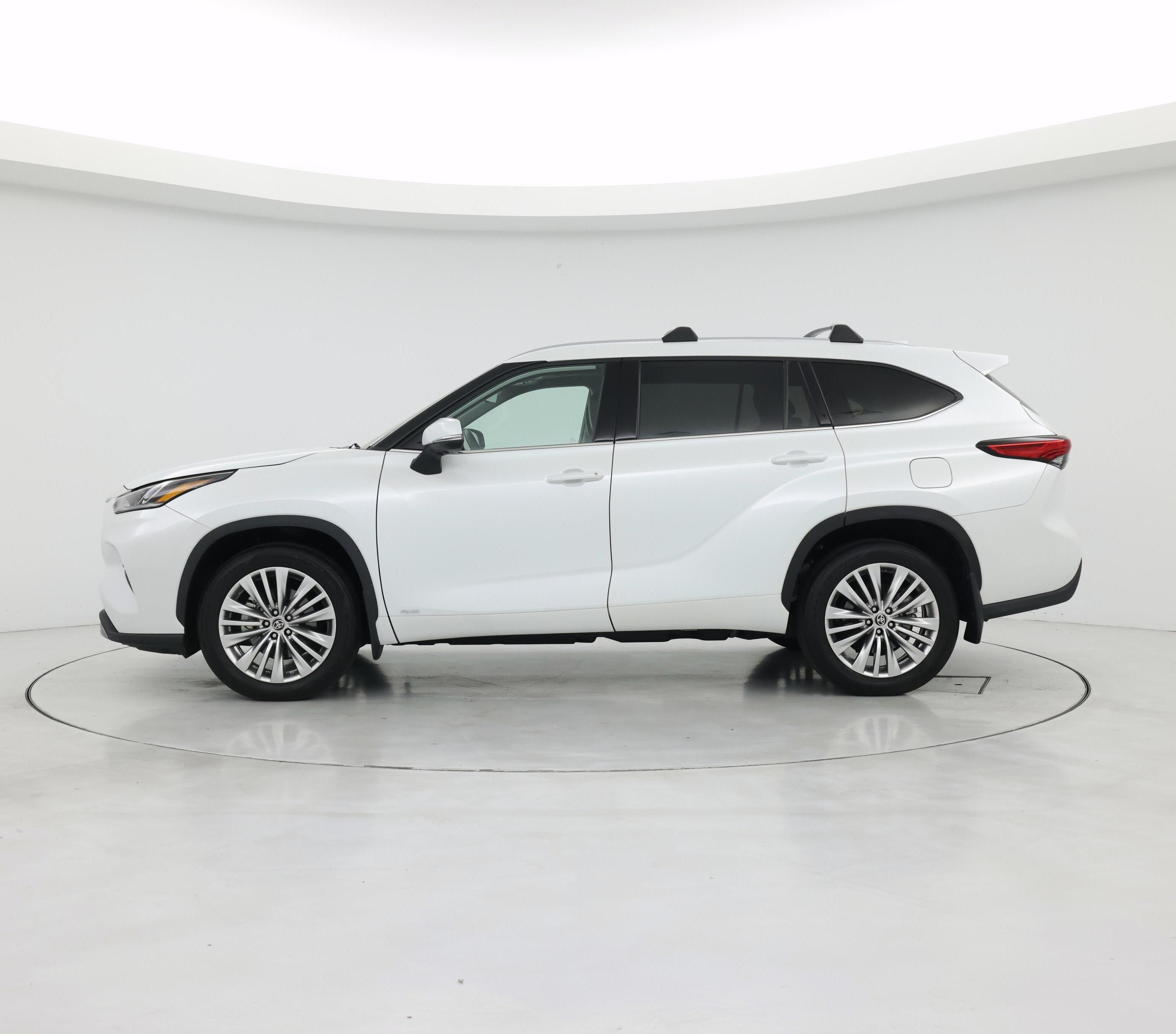 Thumbnail: 2023 Toyota Highlander - 3