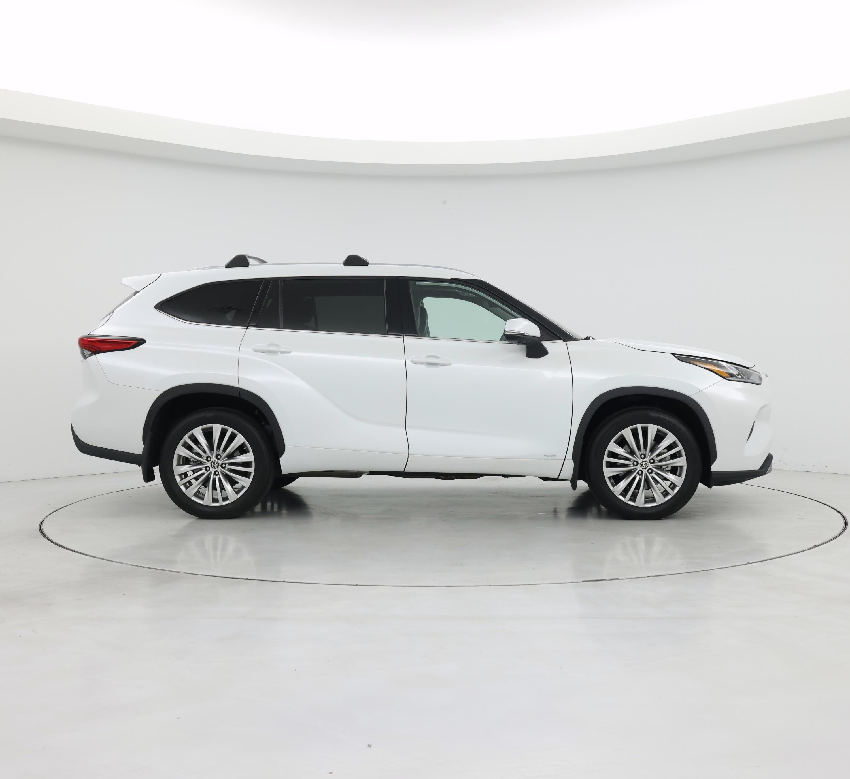 Thumbnail: 2023 Toyota Highlander - 7