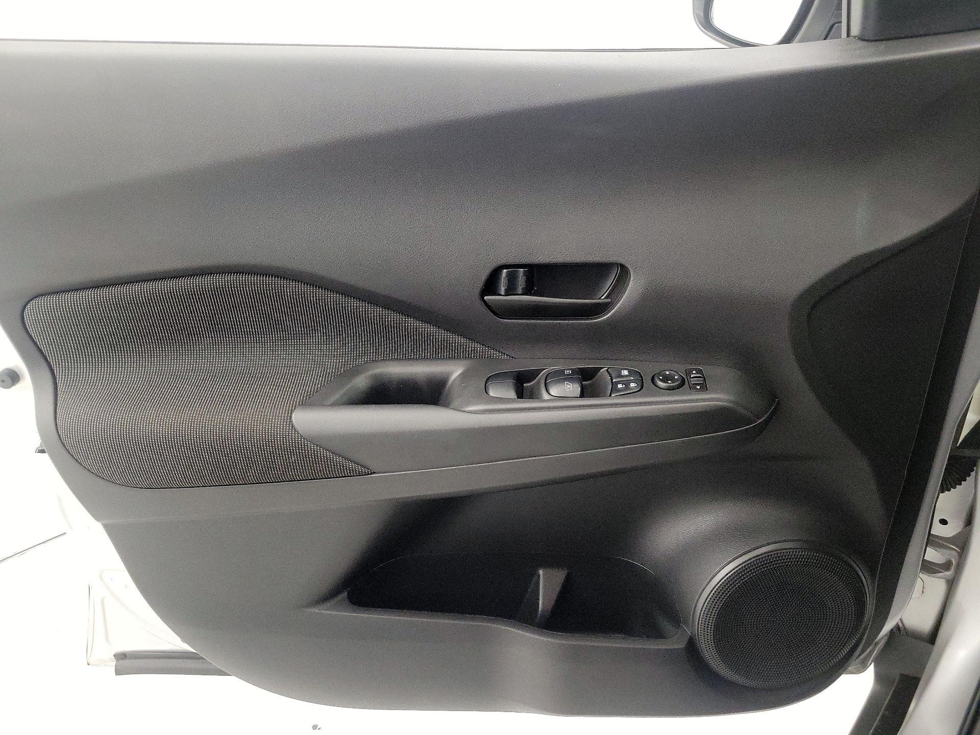 Thumbnail: 2019 Nissan Kicks - 12
