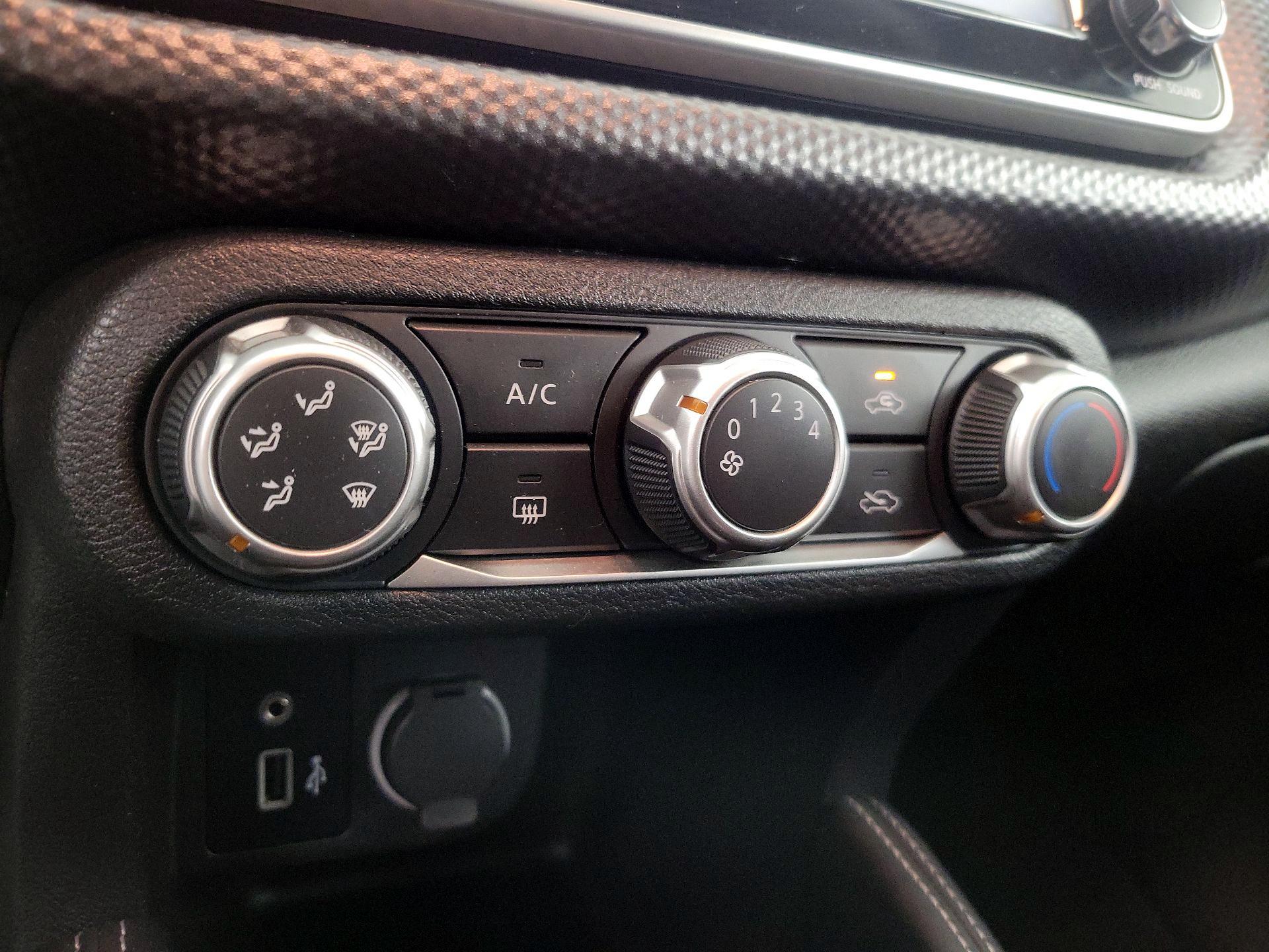 Thumbnail: 2019 Nissan Kicks - 16