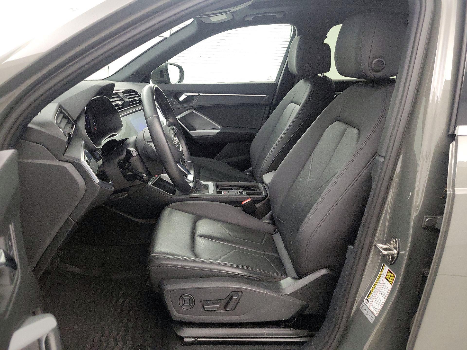 Thumbnail: 2020 Audi Q3 - 11