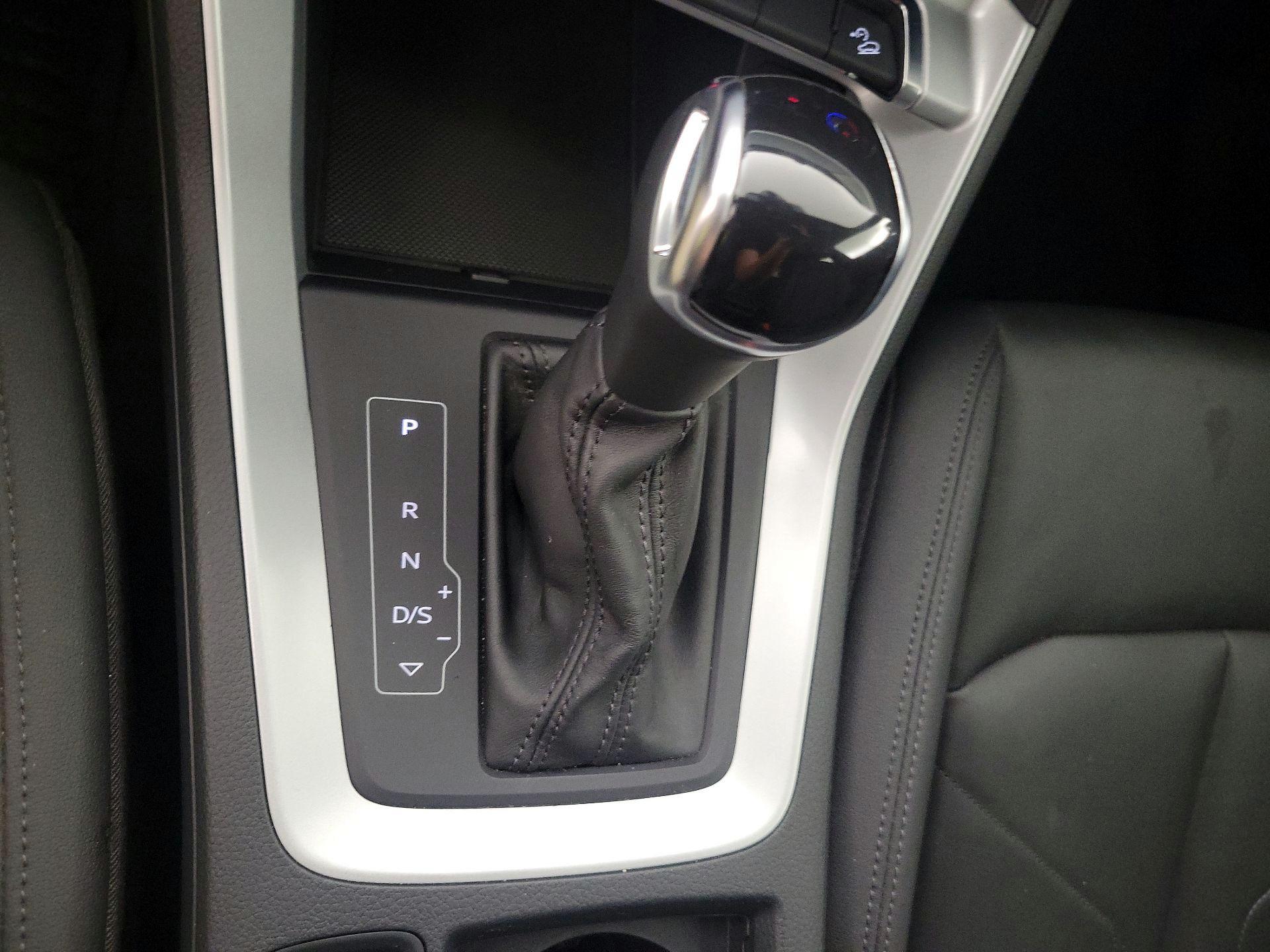 Thumbnail: 2020 Audi Q3 - 16