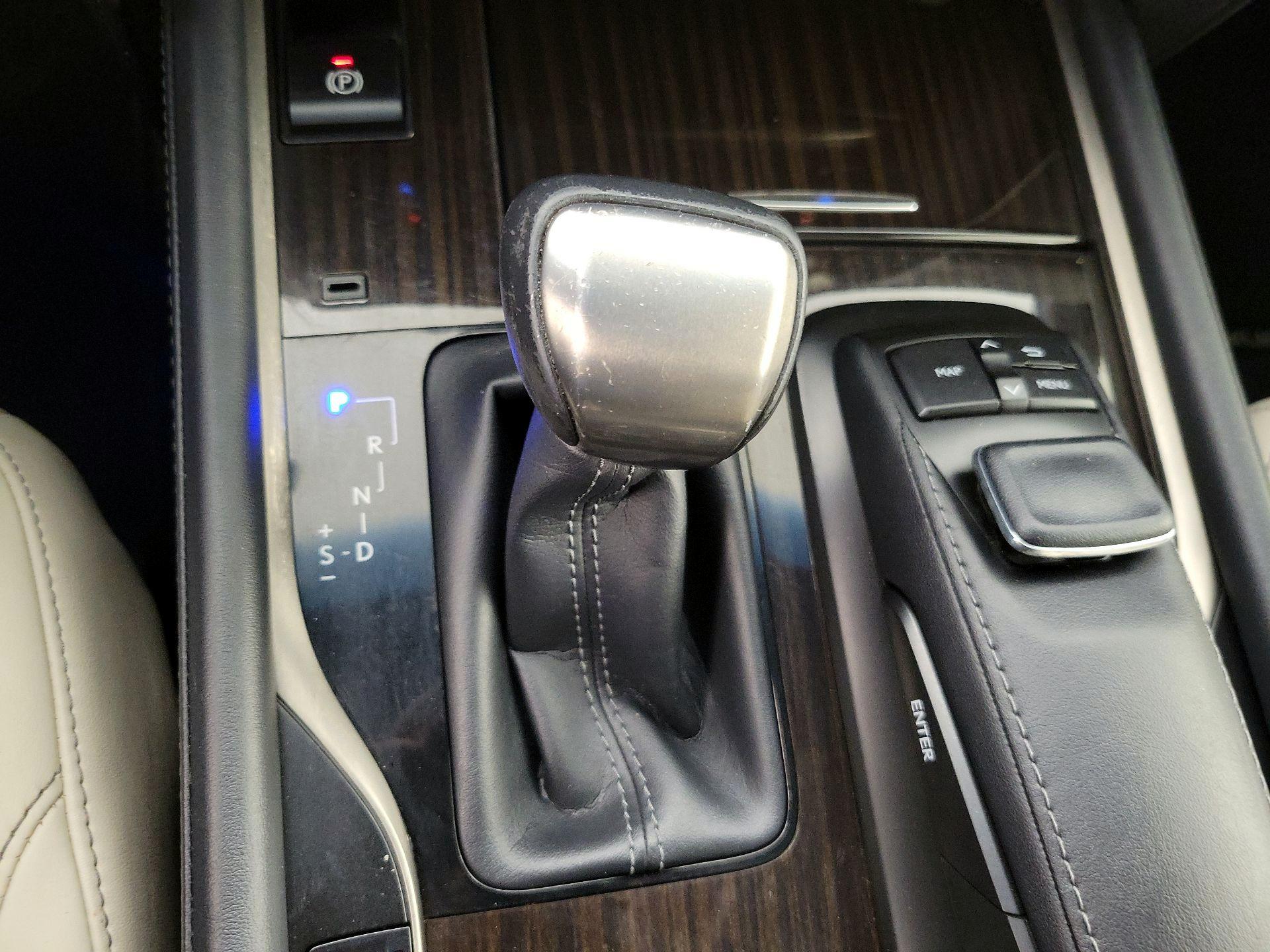 Thumbnail: 2020 Lexus LX - 17