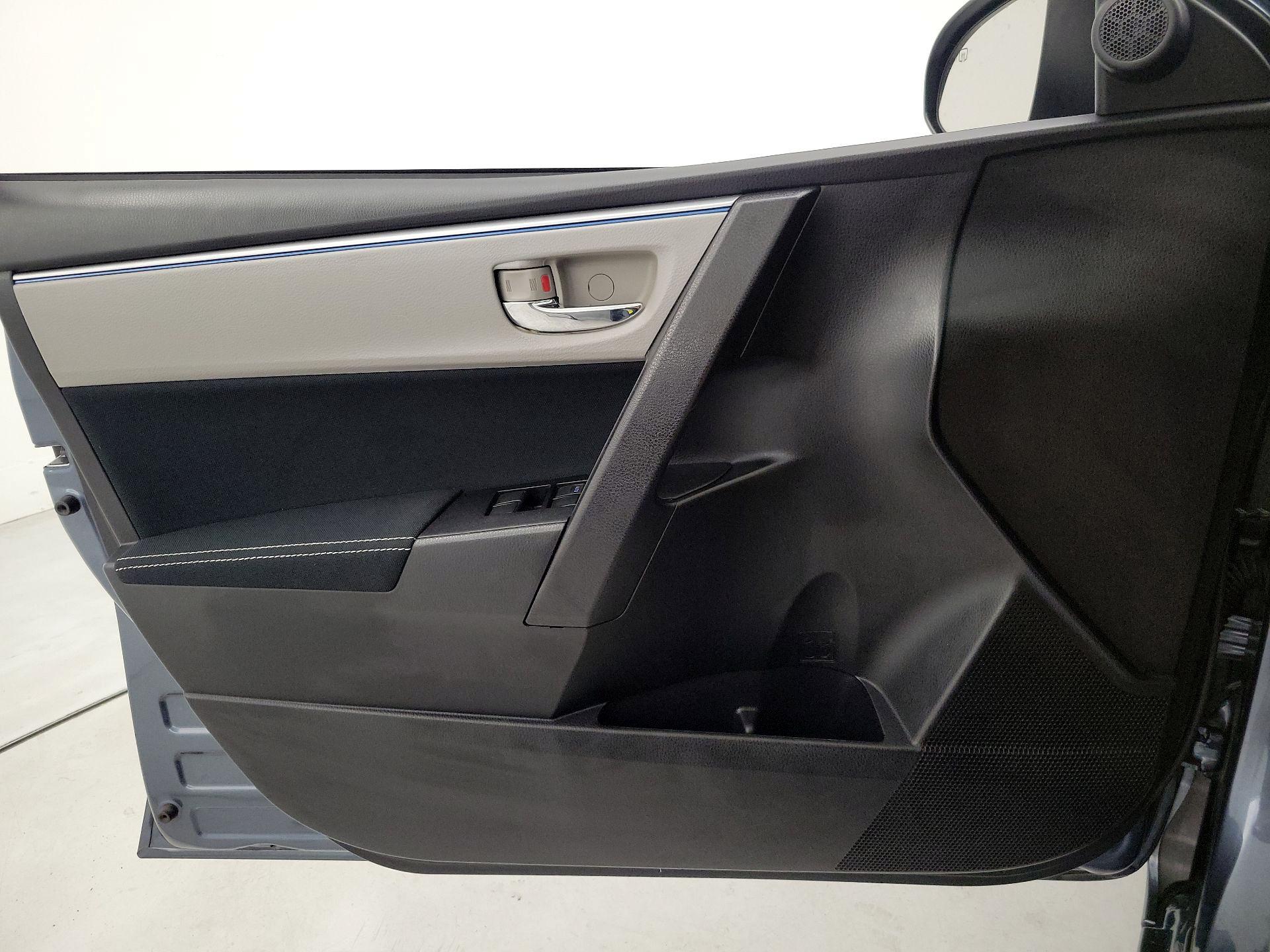 Thumbnail: 2015 Toyota Corolla - 12