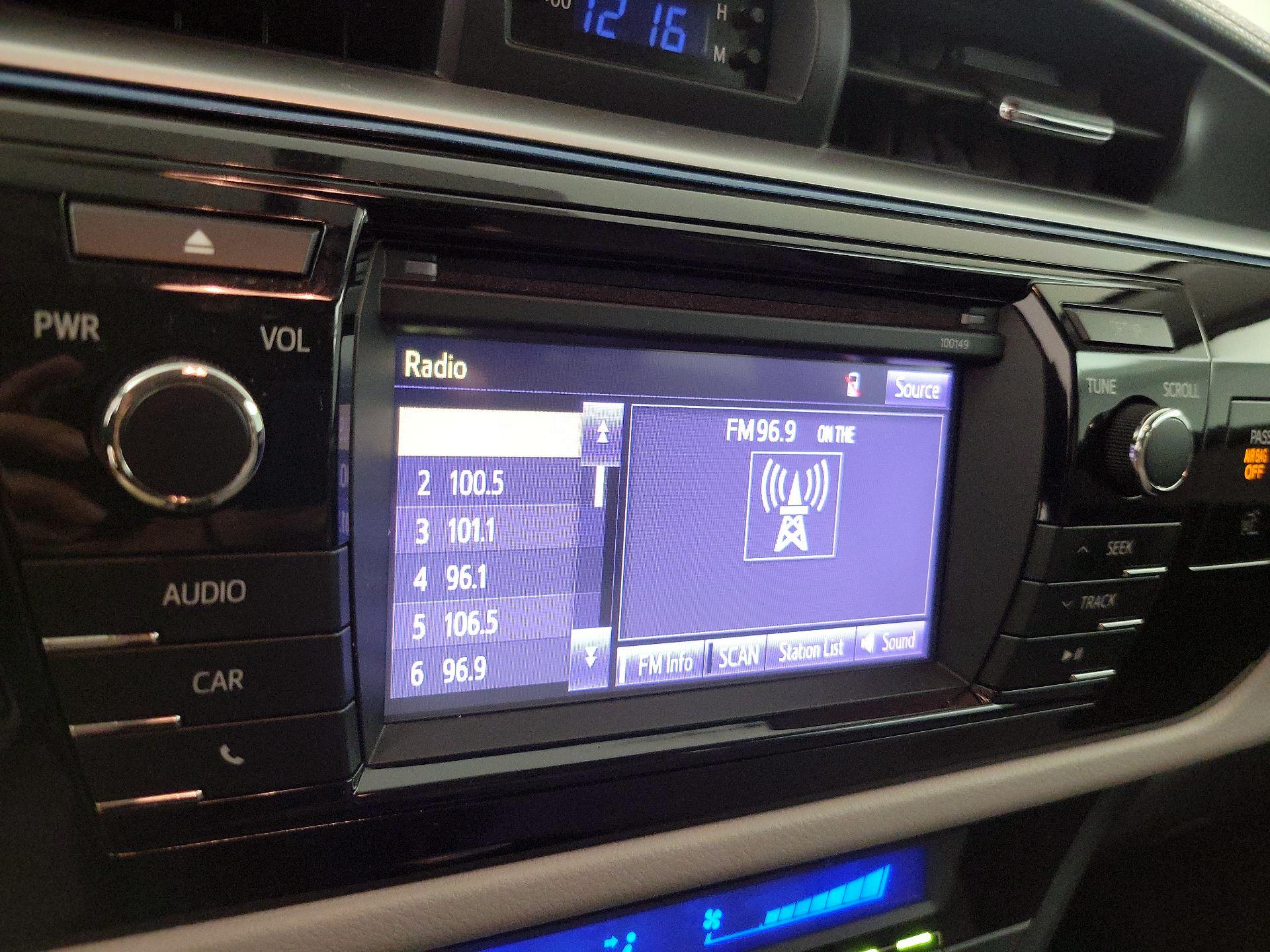 Thumbnail: 2015 Toyota Corolla - 15
