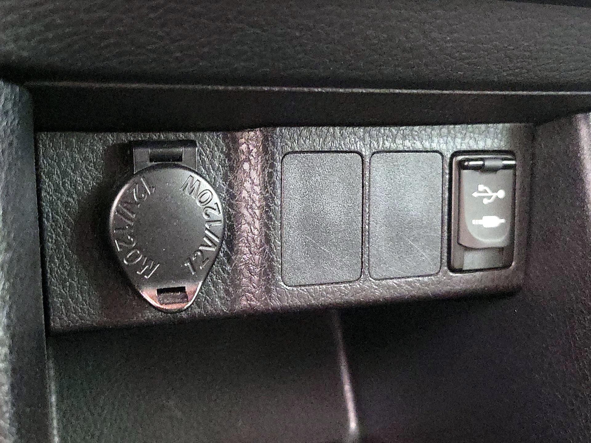 Thumbnail: 2015 Toyota Corolla - 18