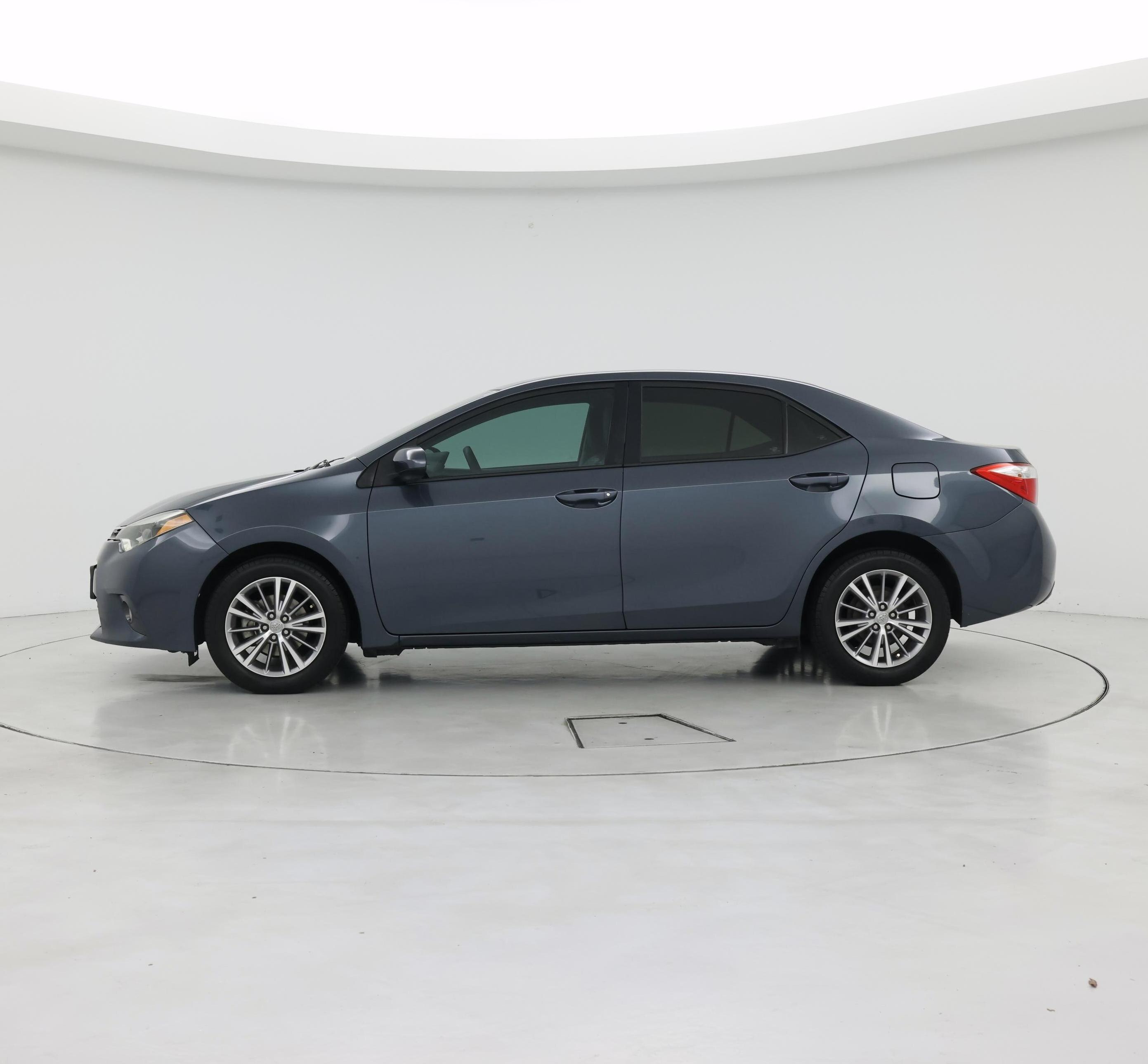 Thumbnail: 2015 Toyota Corolla - 3