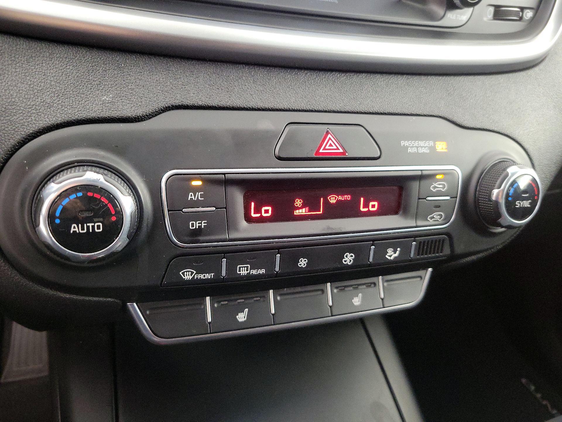 Thumbnail: 2019 Kia Sorento - 16