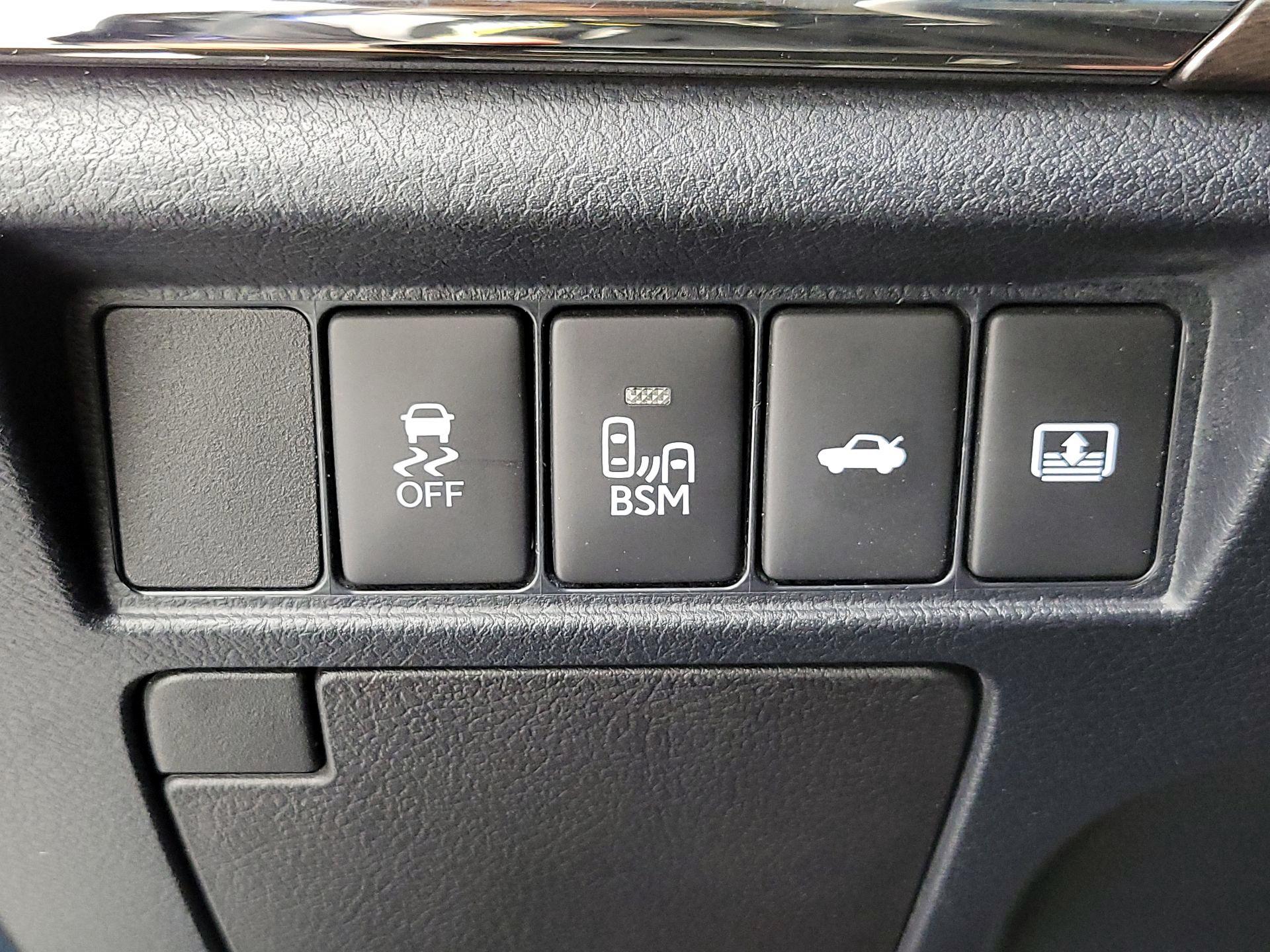 Thumbnail: 2016 Toyota Avalon - 13