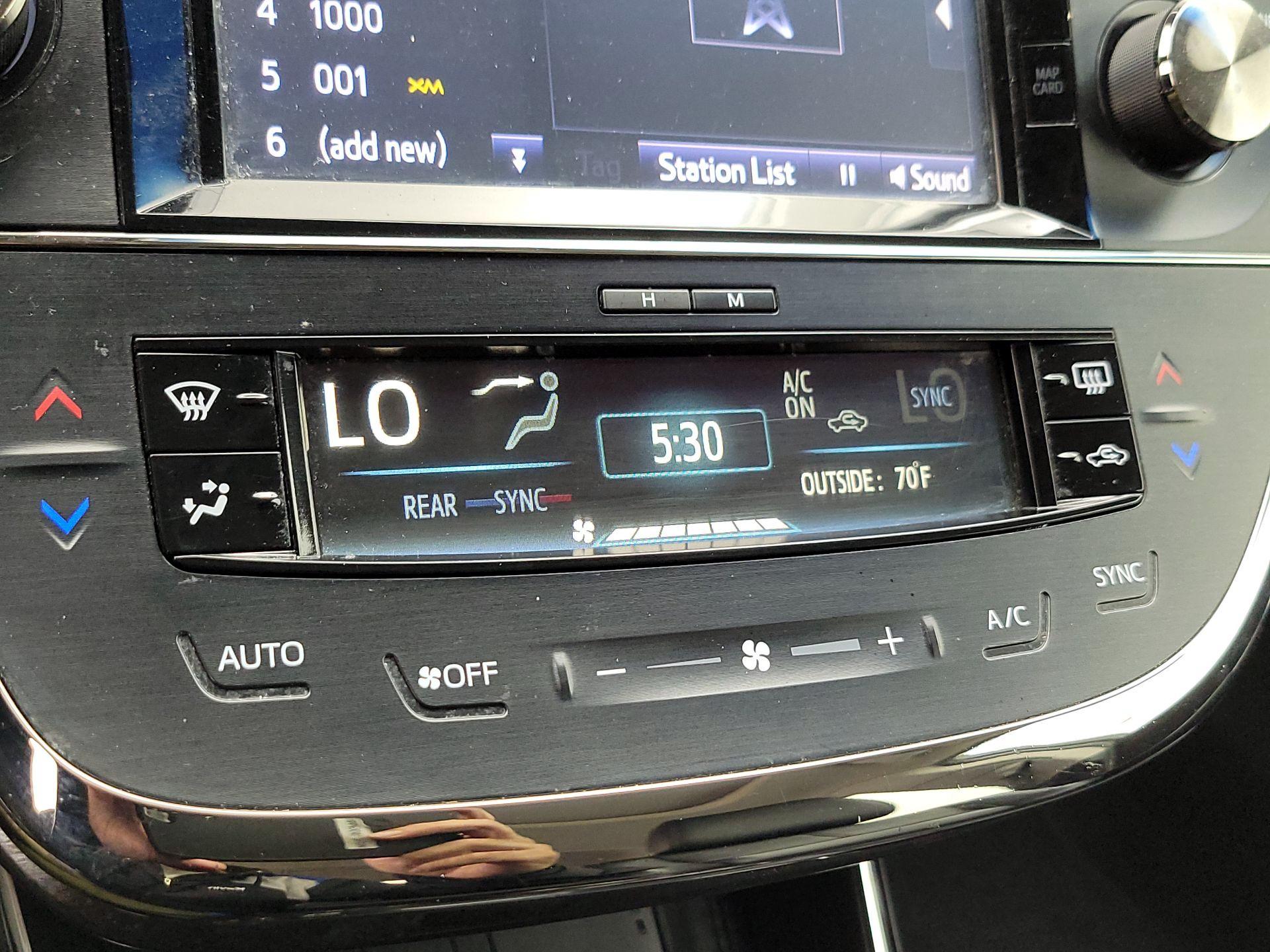 Thumbnail: 2016 Toyota Avalon - 17