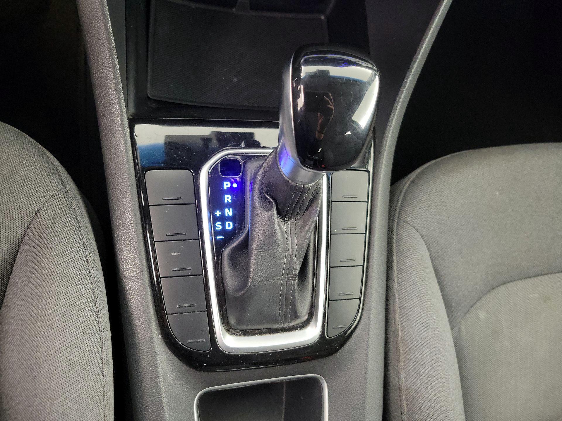 Thumbnail: 2020 Hyundai Ioniq - 17