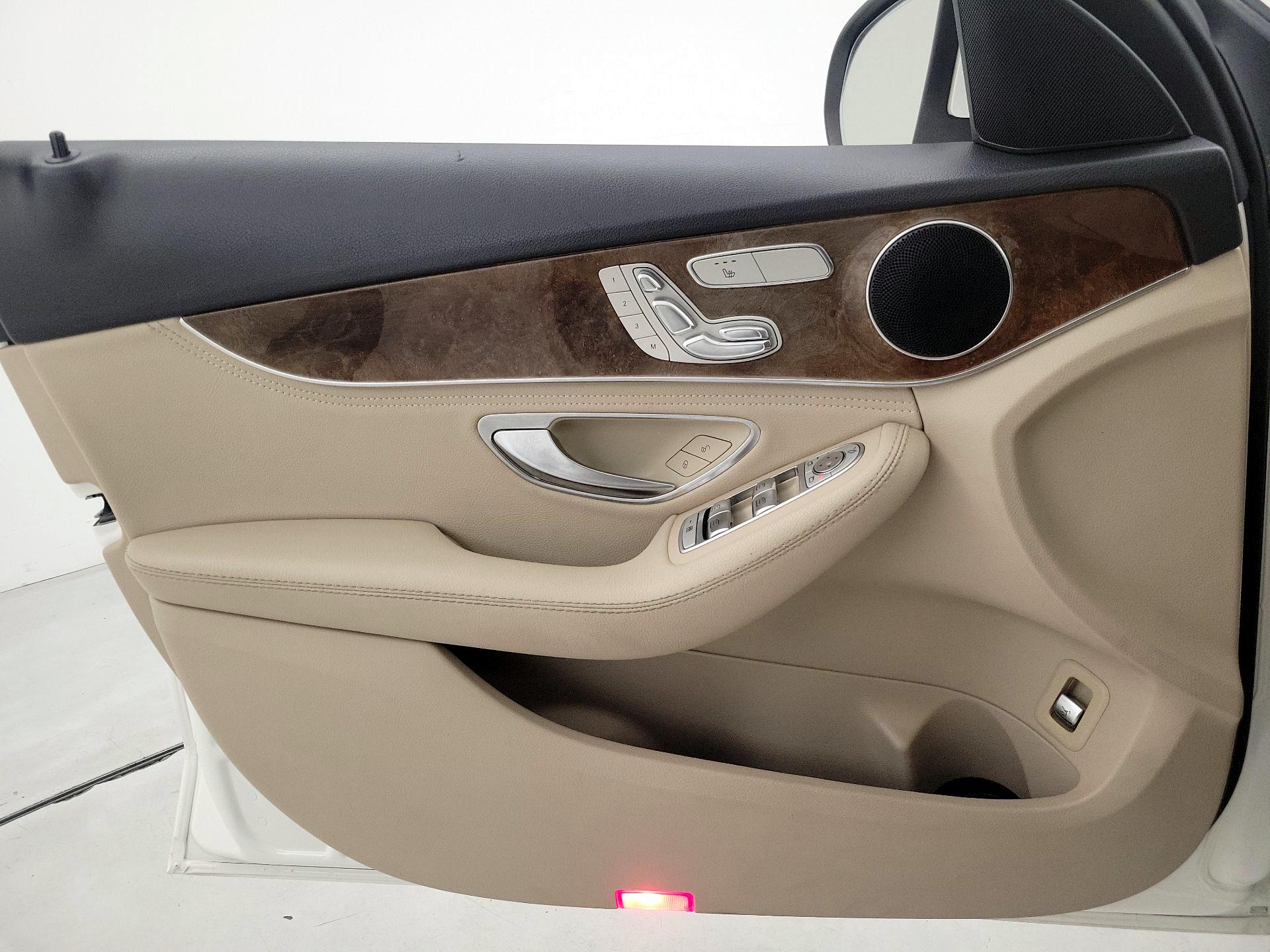 Thumbnail: 2015 Mercedes-Benz C-Class - 12